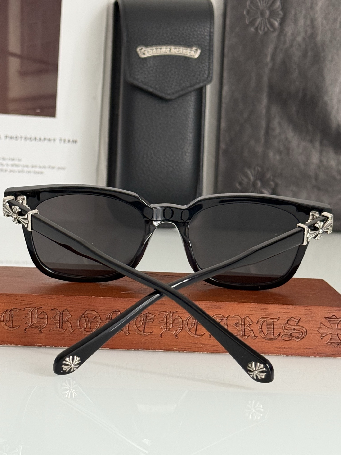 CHROMEHEART官网新作➕COX UCKER简约大方 很百搭的一款墨镜 男女可佩戴SIZE：52口