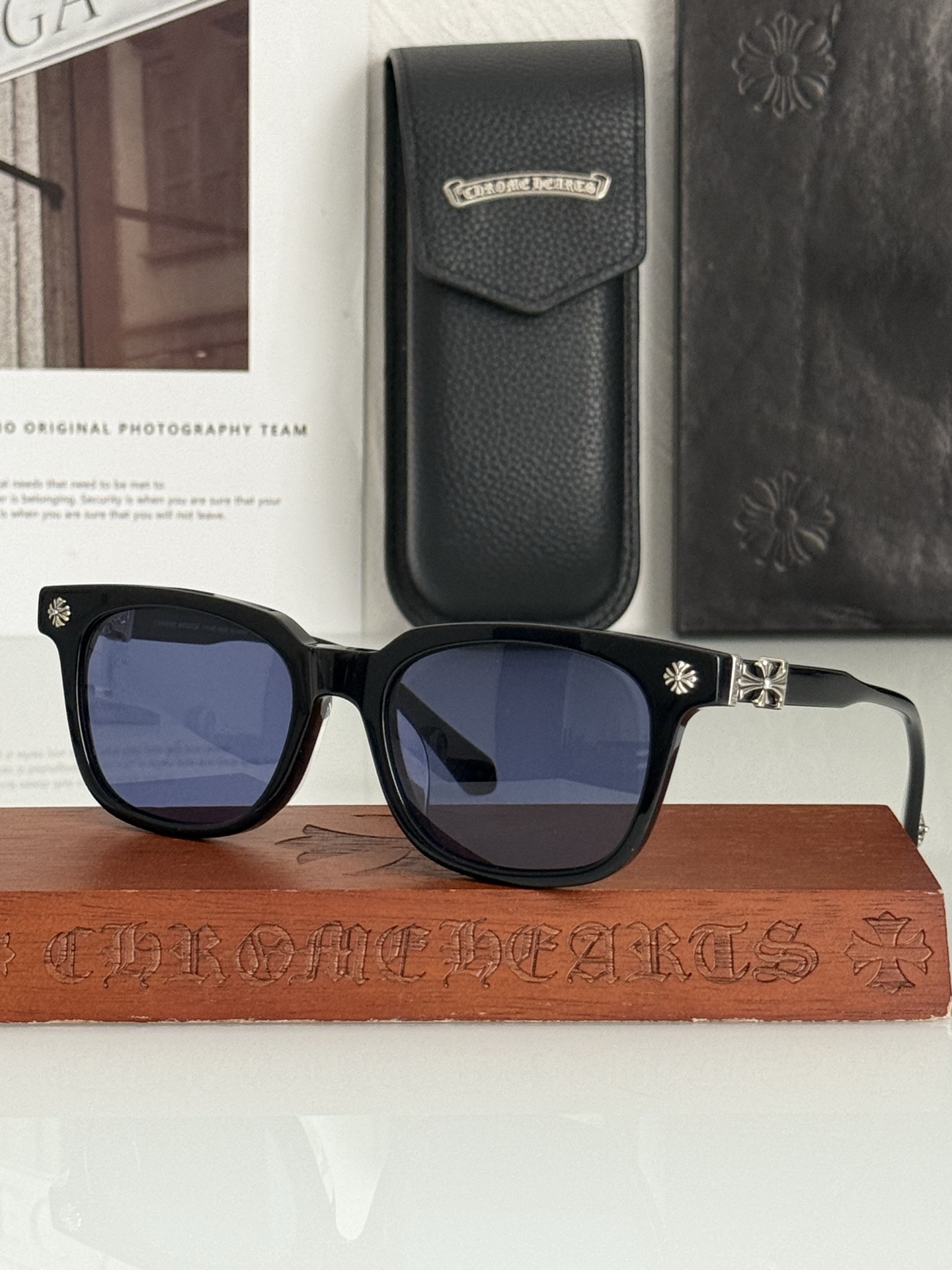 CHROMEHEART官网新作➕COX UCKER简约大方 很百搭的一款墨镜 男女可佩戴SIZE：52口