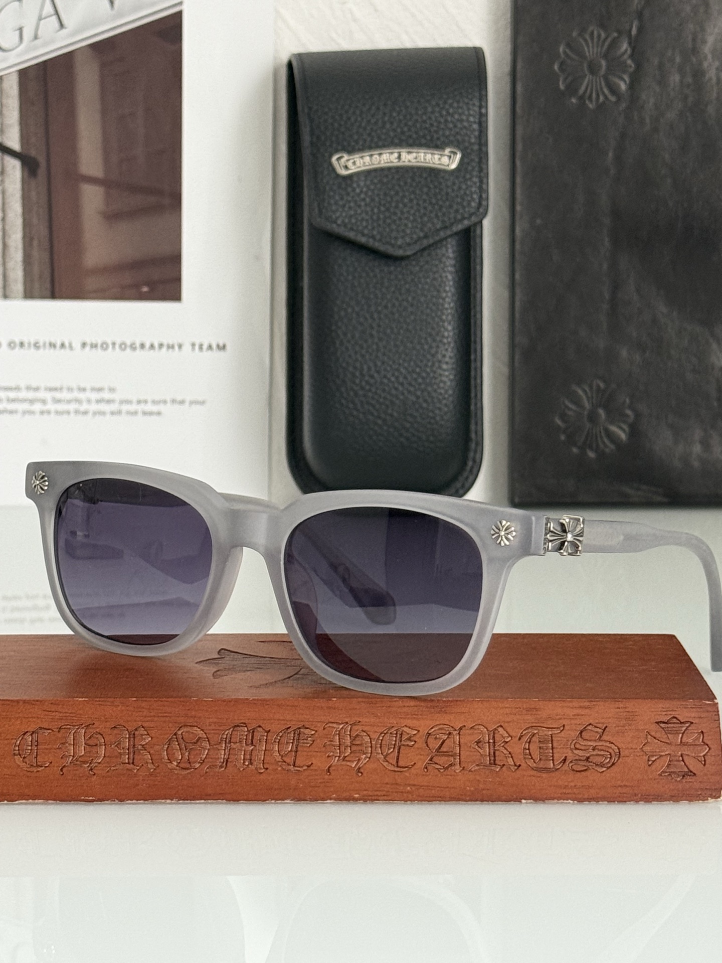 CHROMEHEART官网新作➕COX UCKER简约大方 很百搭的一款墨镜 男女可佩戴SIZE：52口