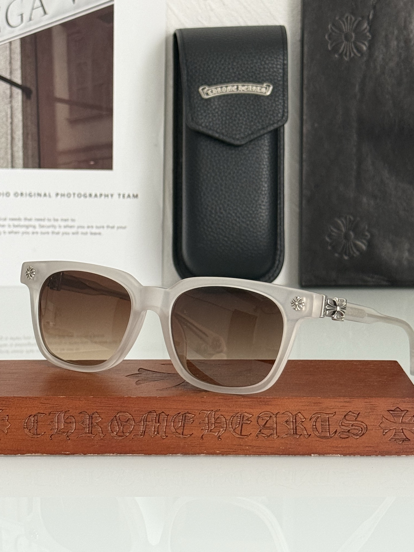 CHROMEHEART官网新作➕COX UCKER简约大方 很百搭的一款墨镜 男女可佩戴SIZE：52口