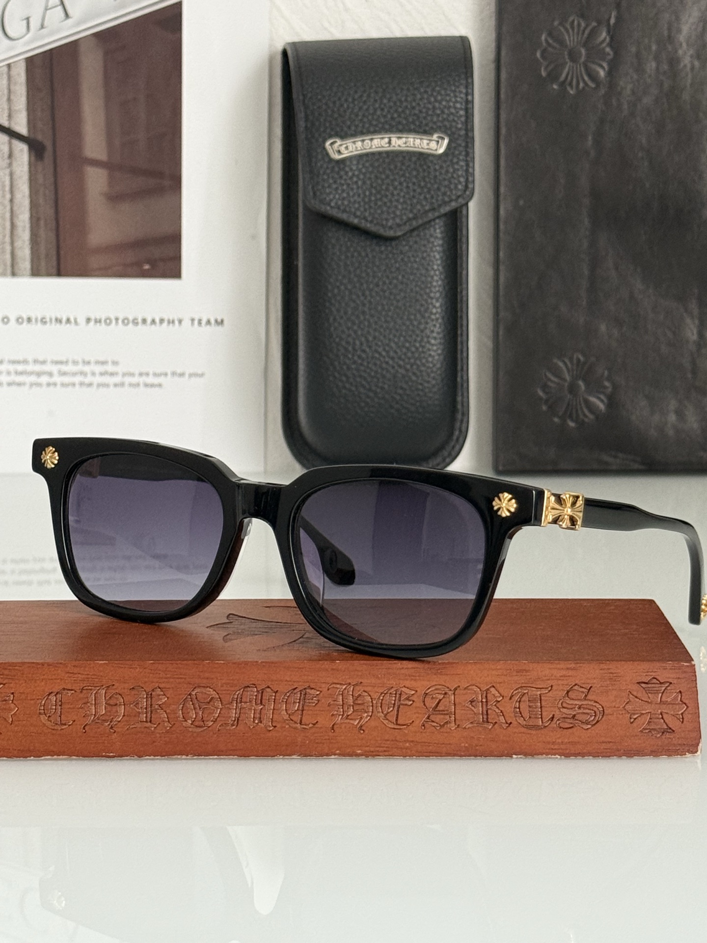 CHROMEHEART官网新作➕COX UCKER简约大方 很百搭的一款墨镜 男女可佩戴SIZE：52口