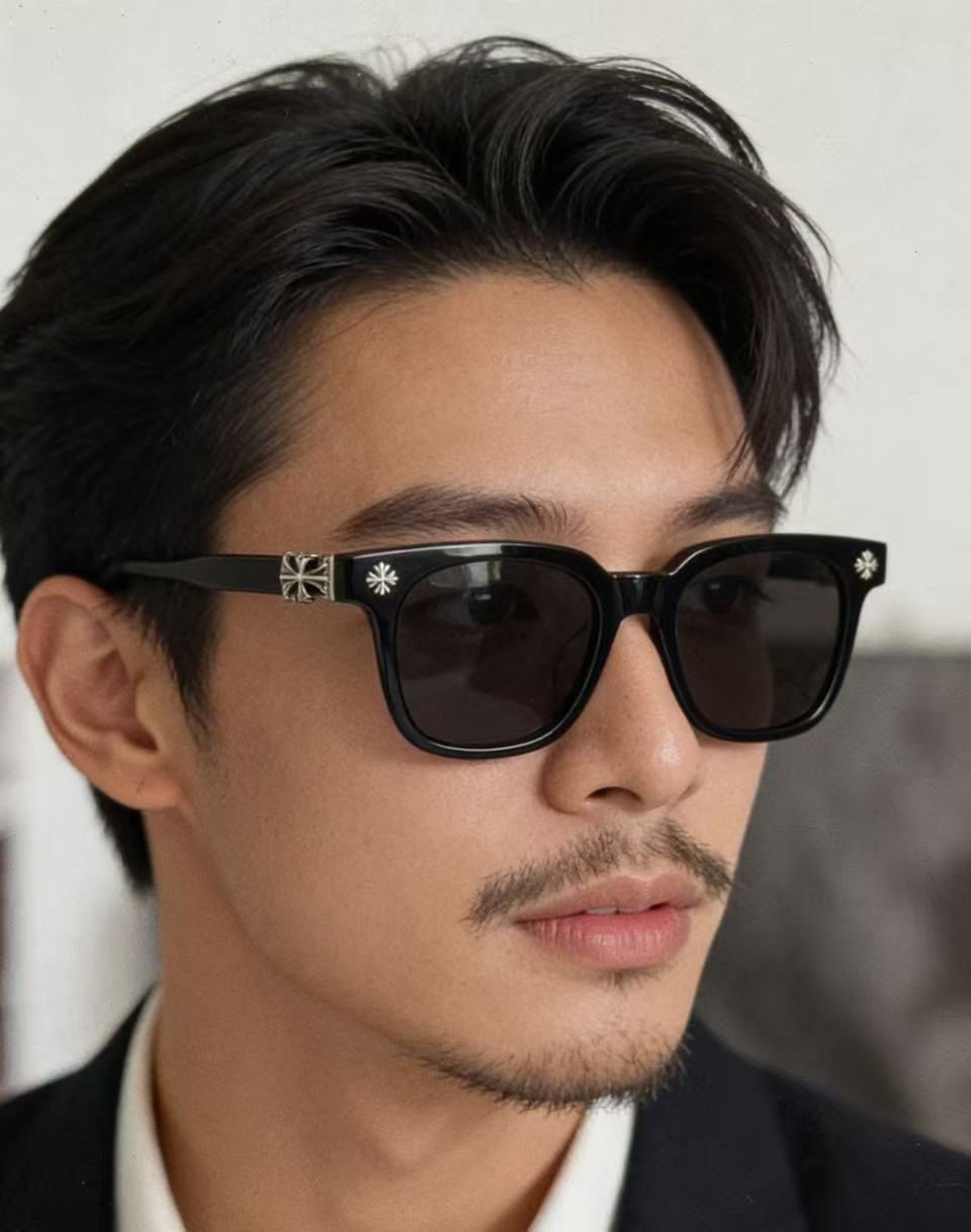 CHROMEHEART官网新作➕COX UCKER简约大方 很百搭的一款墨镜 男女可佩戴SIZE：52口