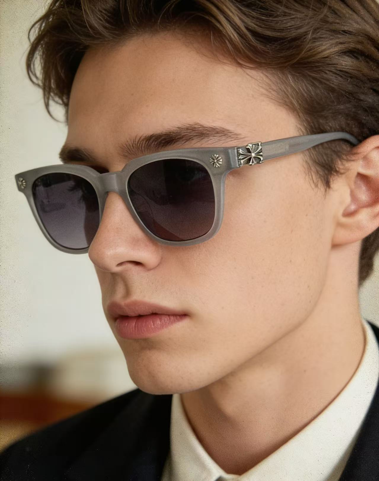 CHROMEHEART官网新作➕COX UCKER简约大方 很百搭的一款墨镜 男女可佩戴SIZE：52口