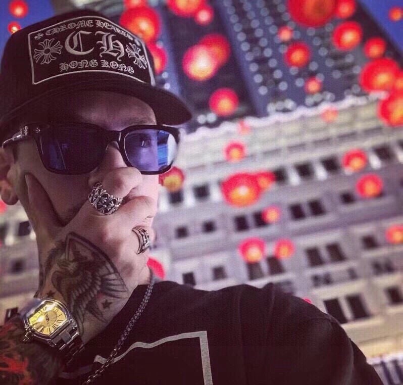 CHROMEHEART官网新作➕COX UCKER简约大方 很百搭的一款墨镜 男女可佩戴SIZE：52口