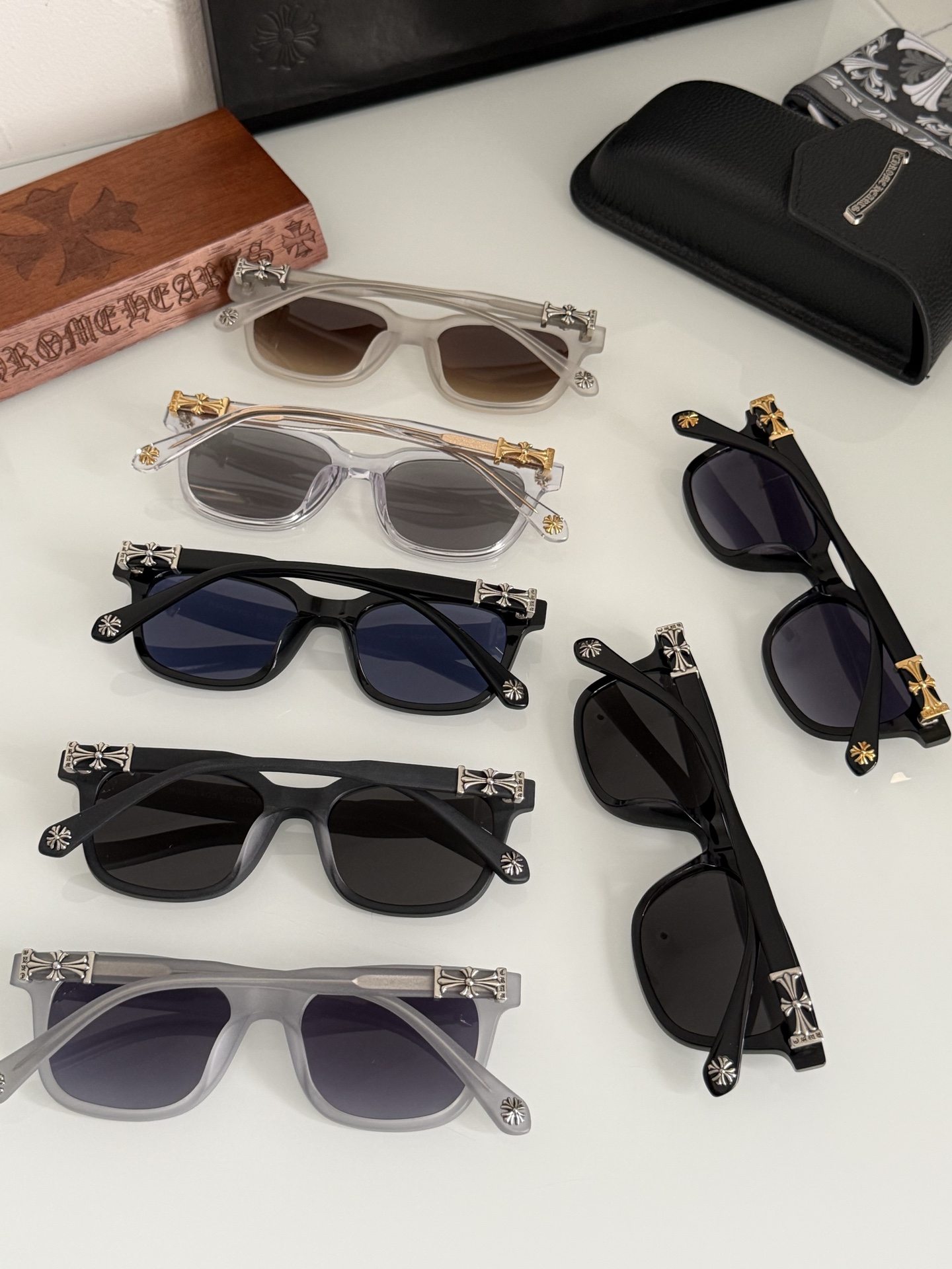 CHROMEHEART官网新作➕COX UCKER简约大方 很百搭的一款墨镜 男女可佩戴SIZE：52口