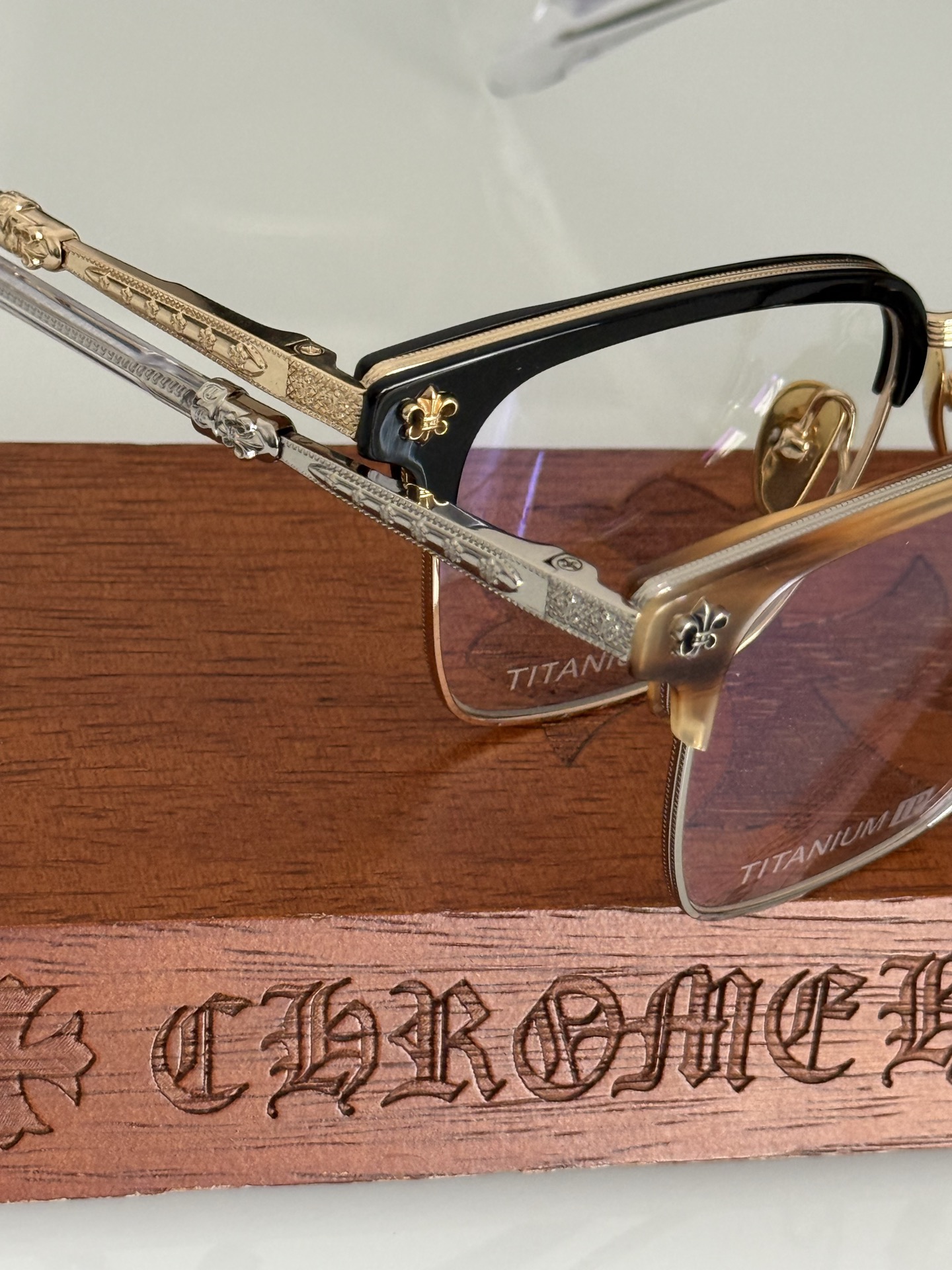 新～简约大方 半框眉架 绝美颜色高质感进口板料打磨而成 弹簧腿设计 更有张力CHROME HEART 钛