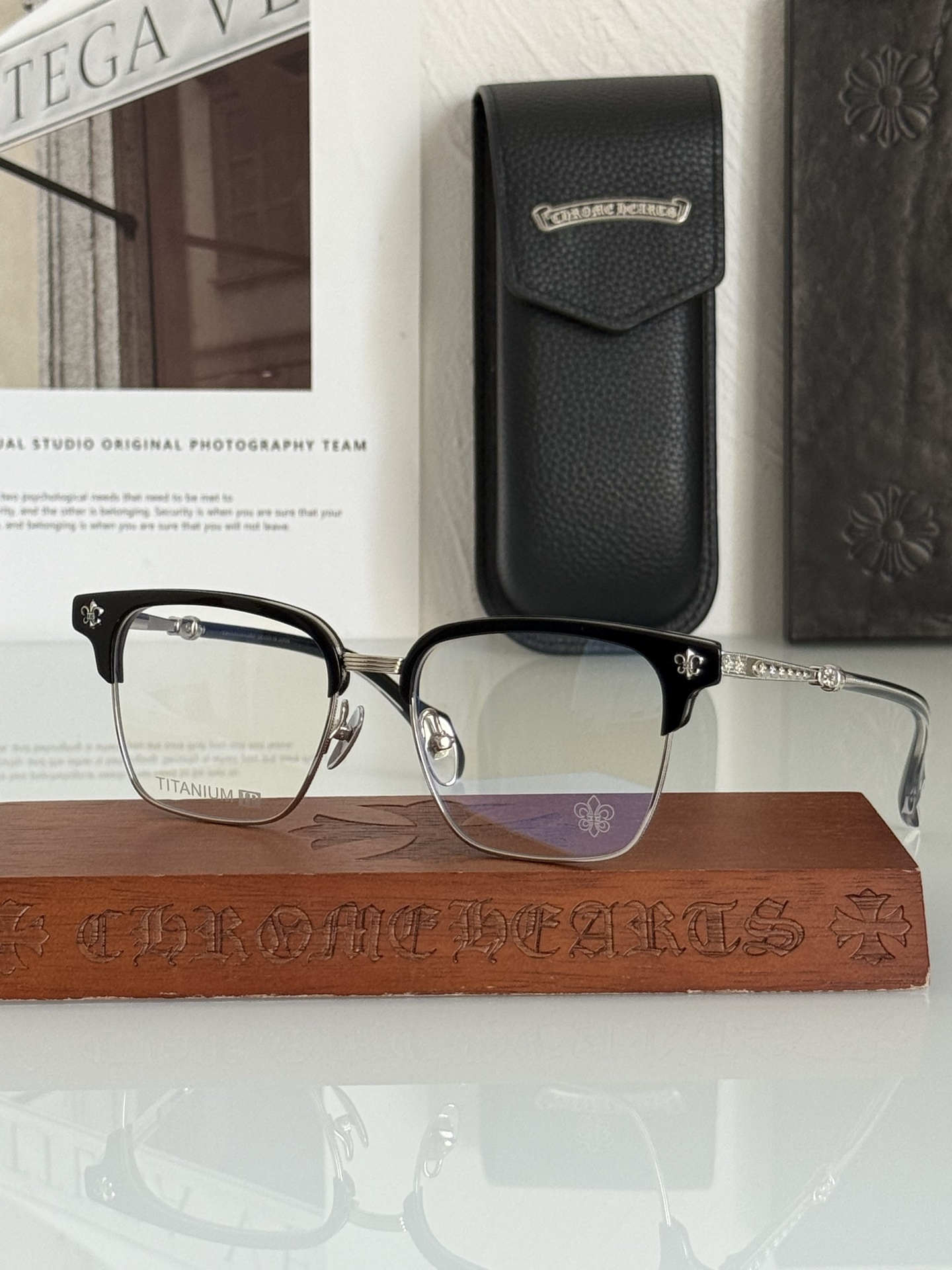 新～简约大方 半框眉架 绝美颜色高质感进口板料打磨而成 弹簧腿设计 更有张力CHROME HEART 钛