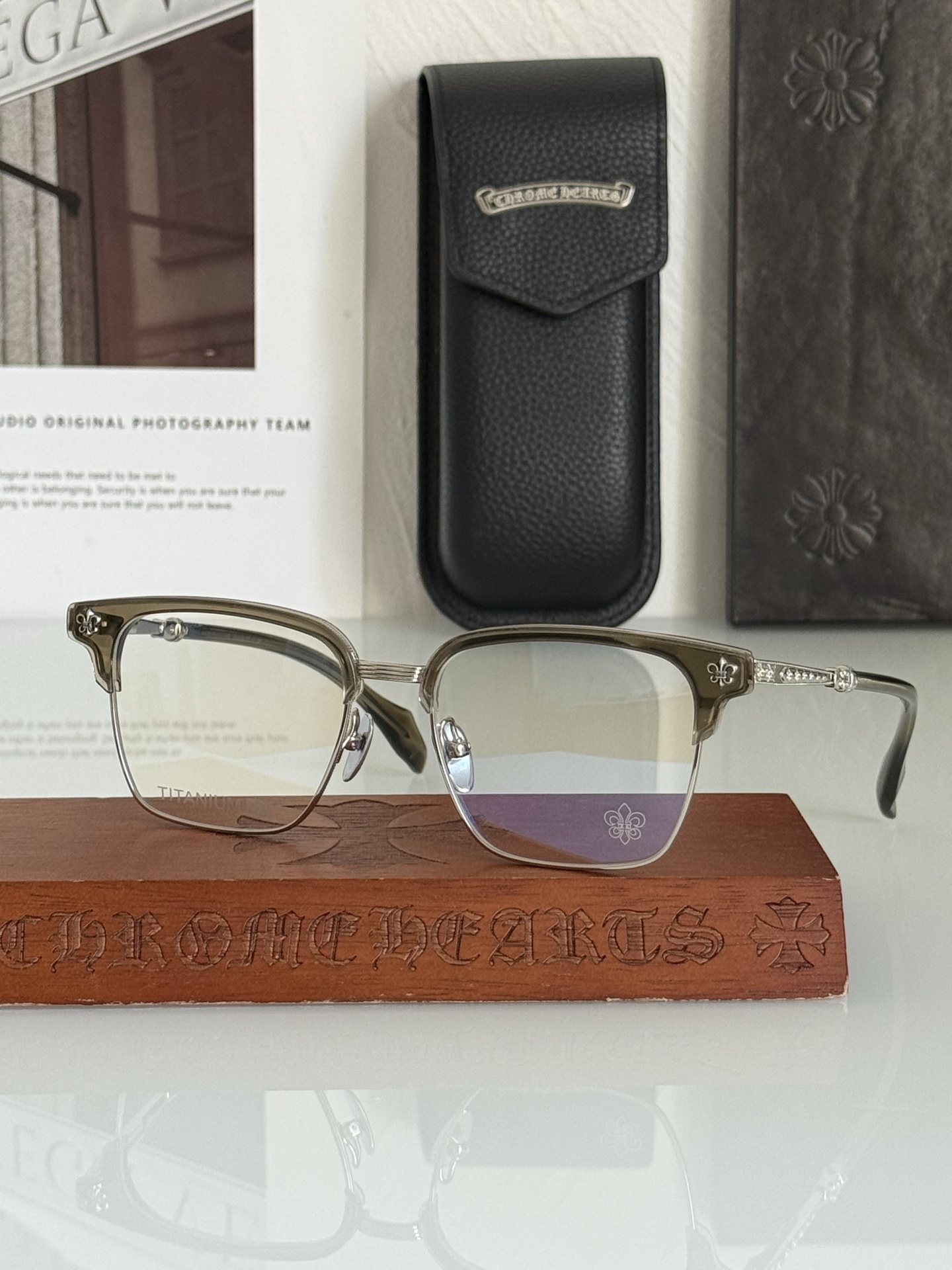 新～简约大方 半框眉架 绝美颜色高质感进口板料打磨而成 弹簧腿设计 更有张力CHROME HEART 钛