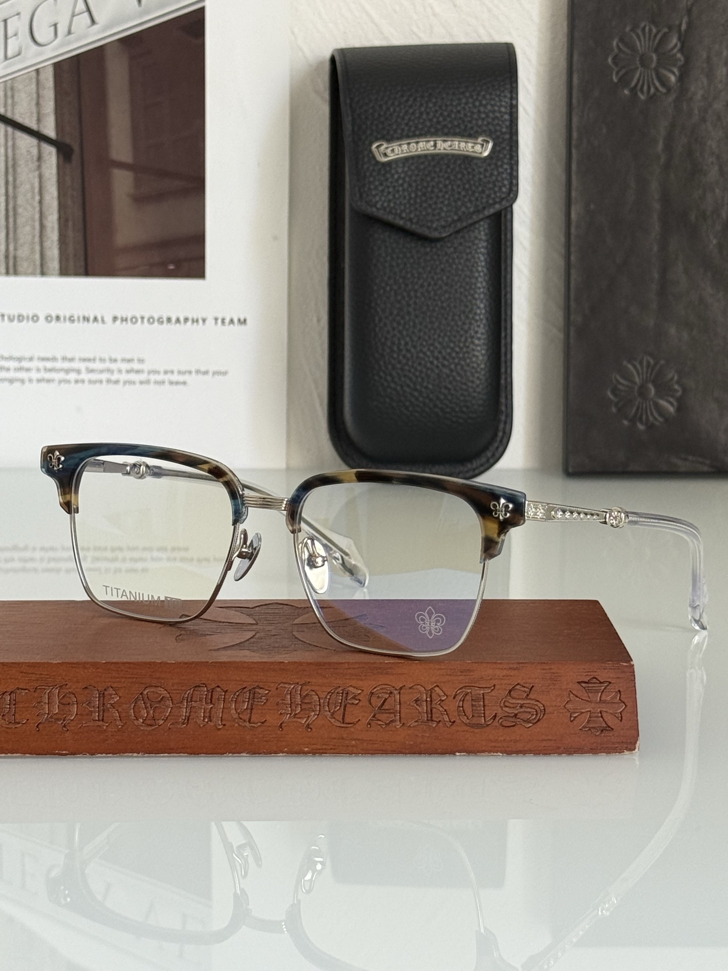 新～简约大方 半框眉架 绝美颜色高质感进口板料打磨而成 弹簧腿设计 更有张力CHROME HEART 钛