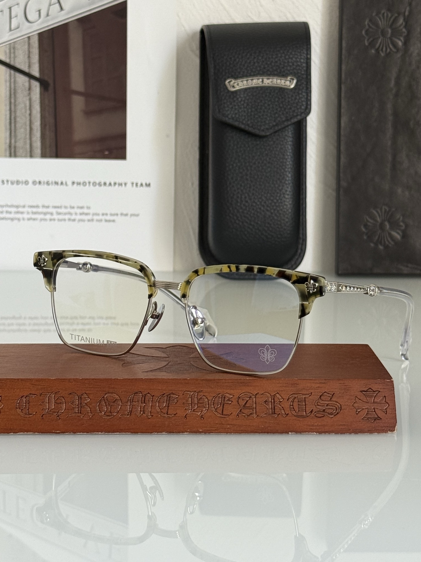 新～简约大方 半框眉架 绝美颜色高质感进口板料打磨而成 弹簧腿设计 更有张力CHROME HEART 钛