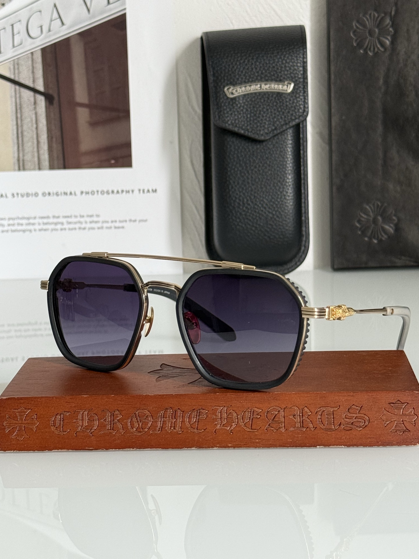 推荐CHROME HEART系列 超级有型有质感 镜面风镜设计 镜腿内镶嵌十字架铜针 细节满分 低调奢华