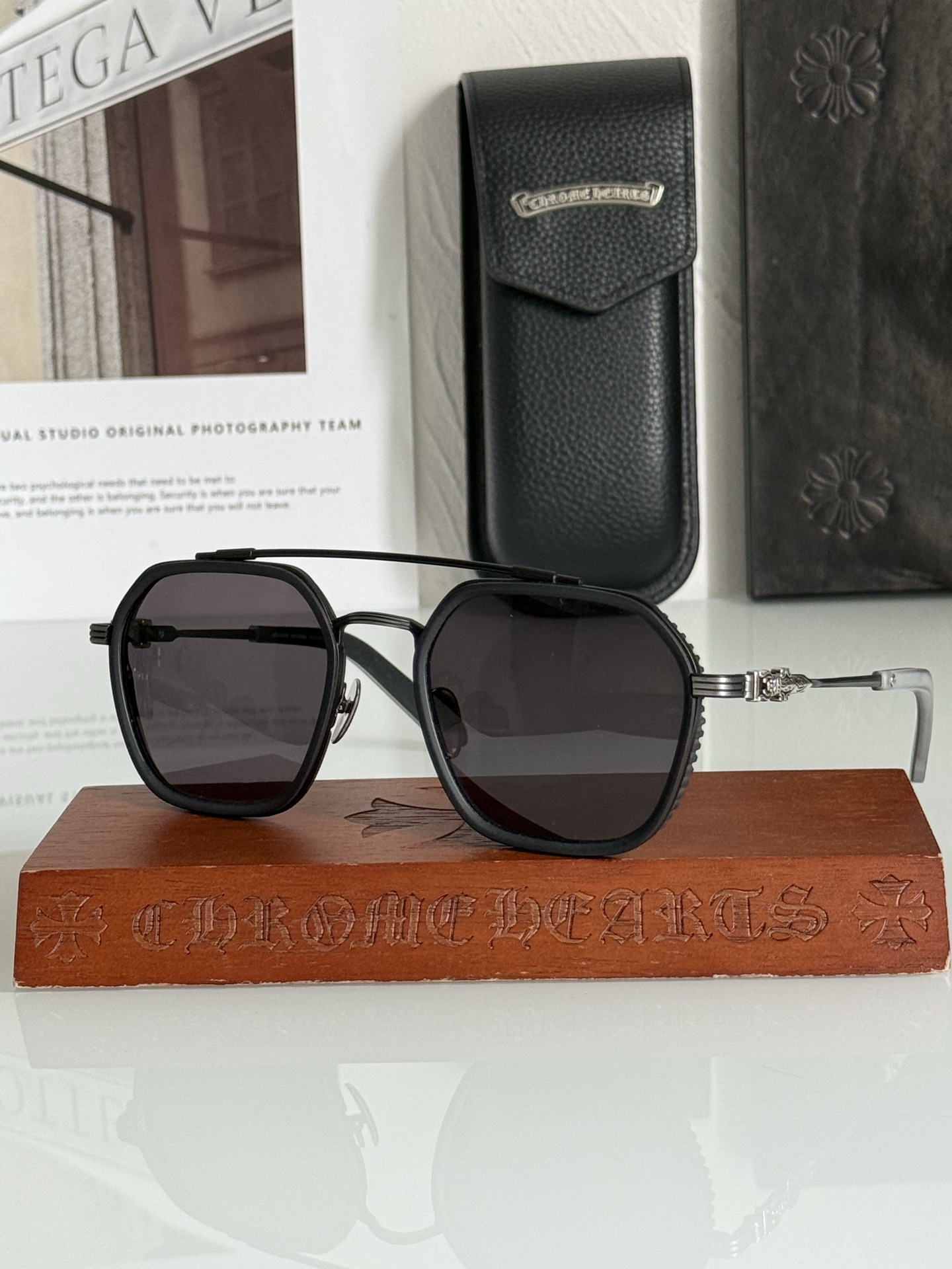 推荐CHROME HEART系列 超级有型有质感 镜面风镜设计 镜腿内镶嵌十字架铜针 细节满分 低调奢华