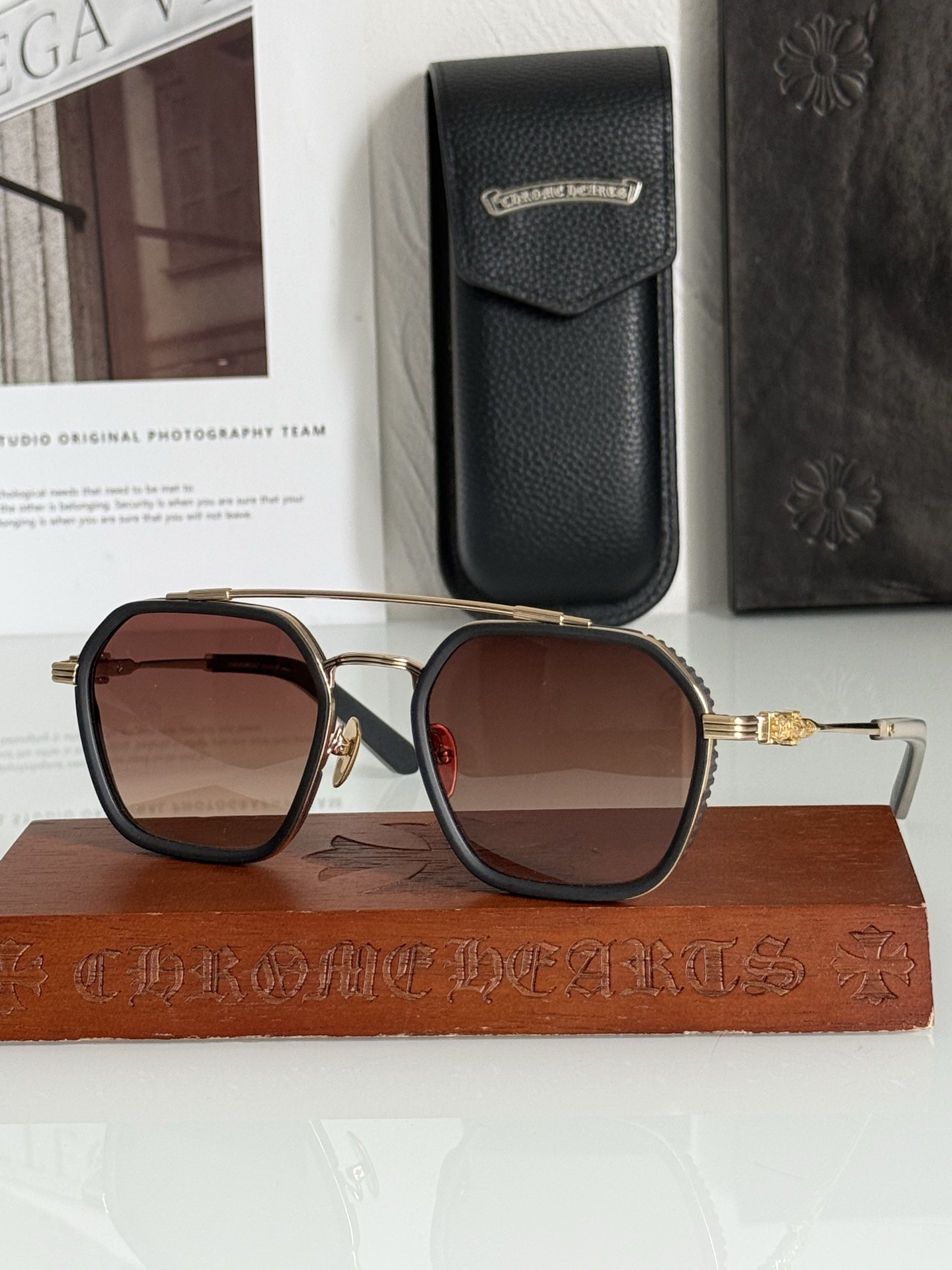 推荐CHROME HEART系列 超级有型有质感 镜面风镜设计 镜腿内镶嵌十字架铜针 细节满分 低调奢华