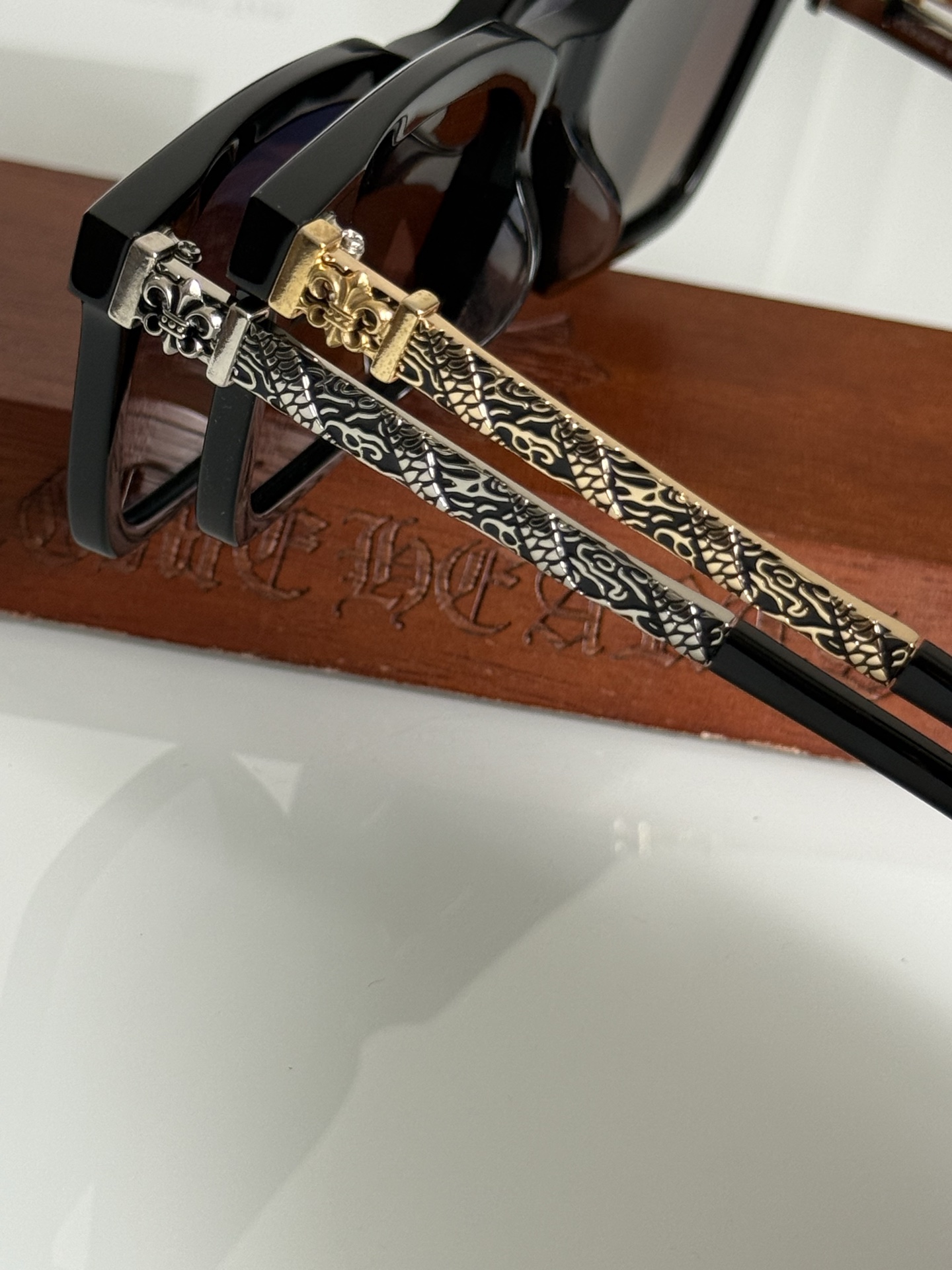 钛！CHROME HEART顶级板材手工打磨抛光而成立体图纹纯钛镜腿 大气时尚CH8271 SIZE：5