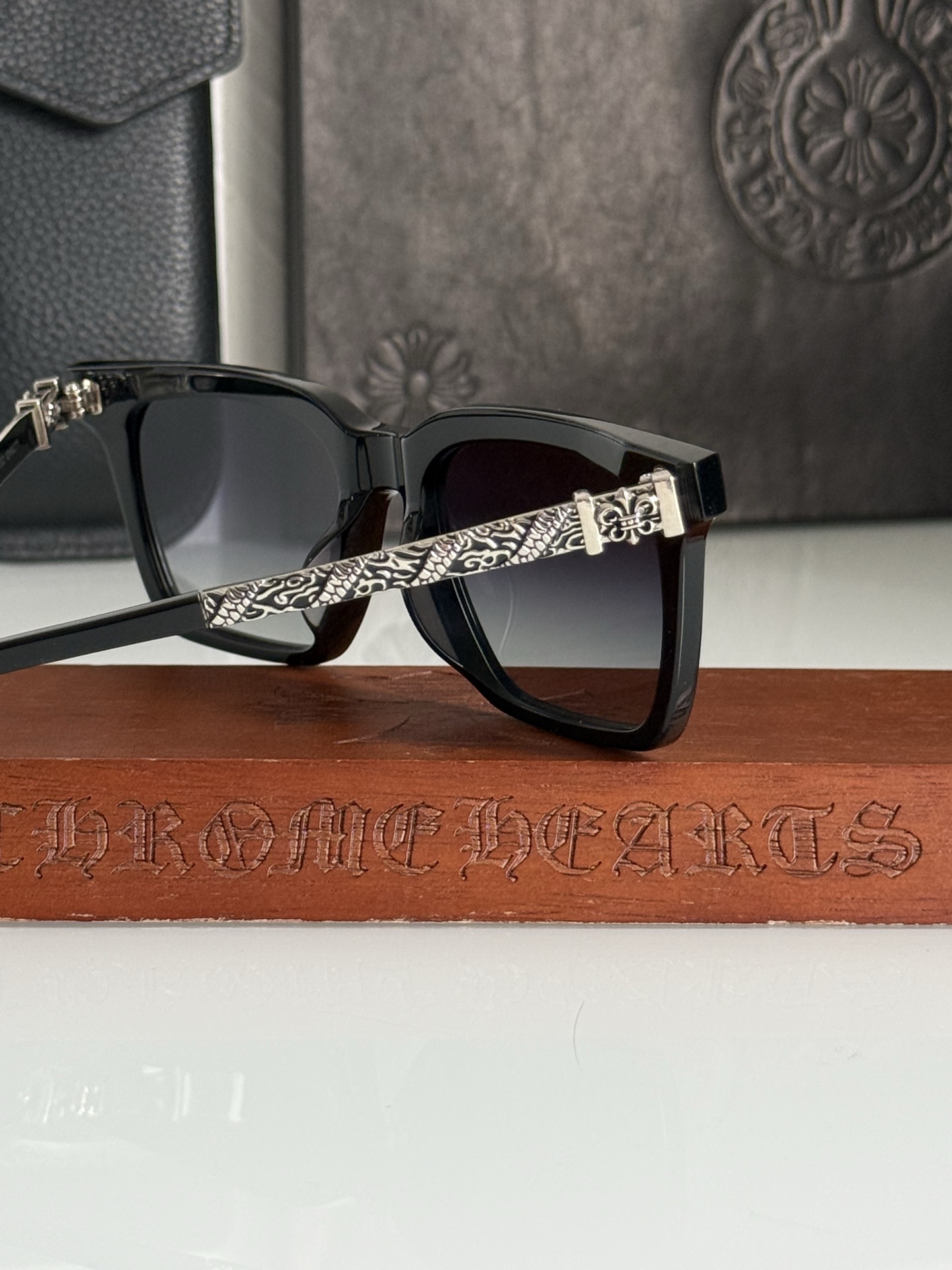 钛！CHROME HEART顶级板材手工打磨抛光而成立体图纹纯钛镜腿 大气时尚CH8271 SIZE：5