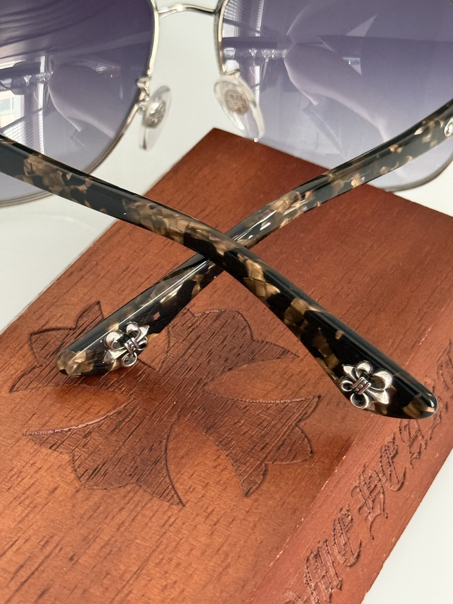 CHROME HEART 重工打造 经典镭射图案十分精致 BONEHEARD SIZE：63口16-14