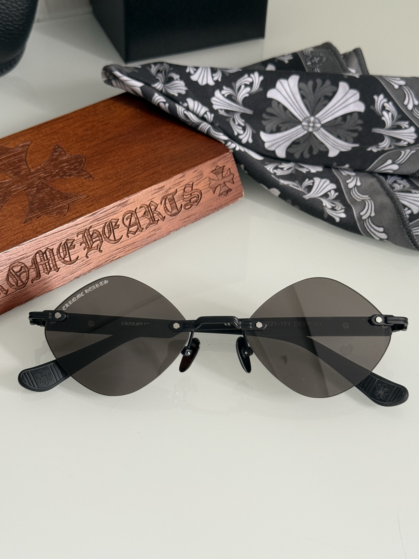 Солнцезащитные очки Chrome Hearts Deep III