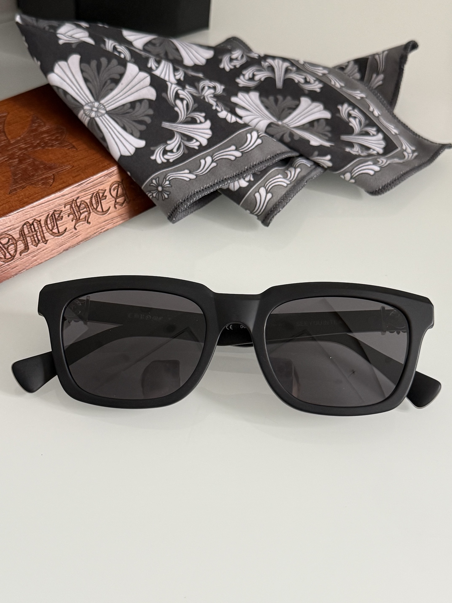 Солнцезащитные очки Chrome Hearts светлые