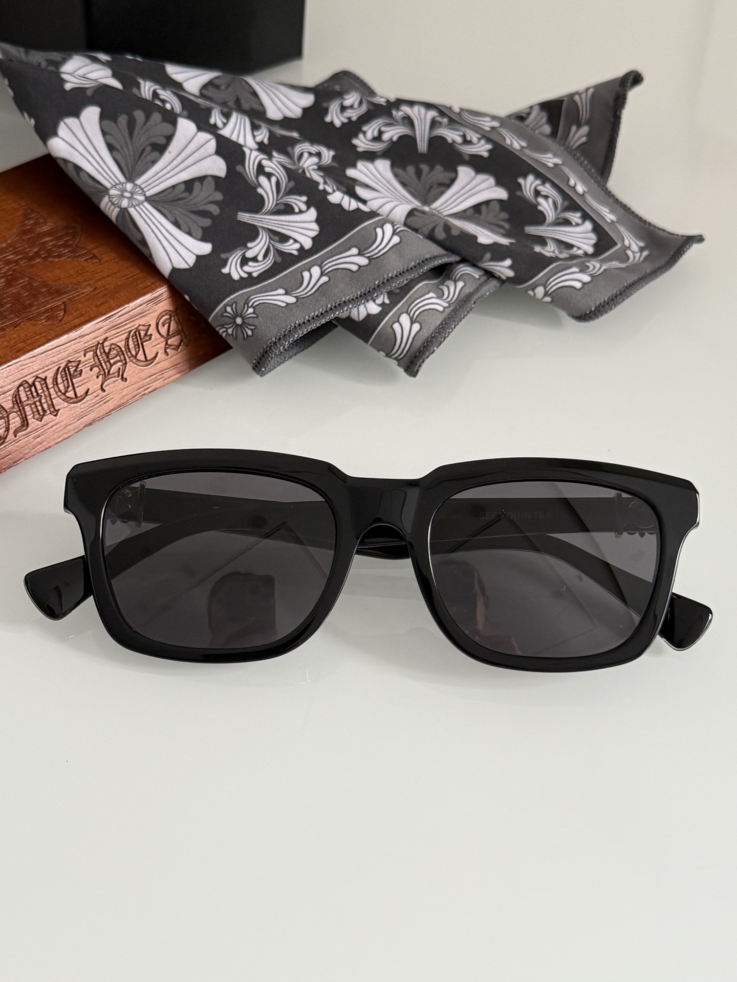Солнцезащитные очки Chrome Hearts светлые