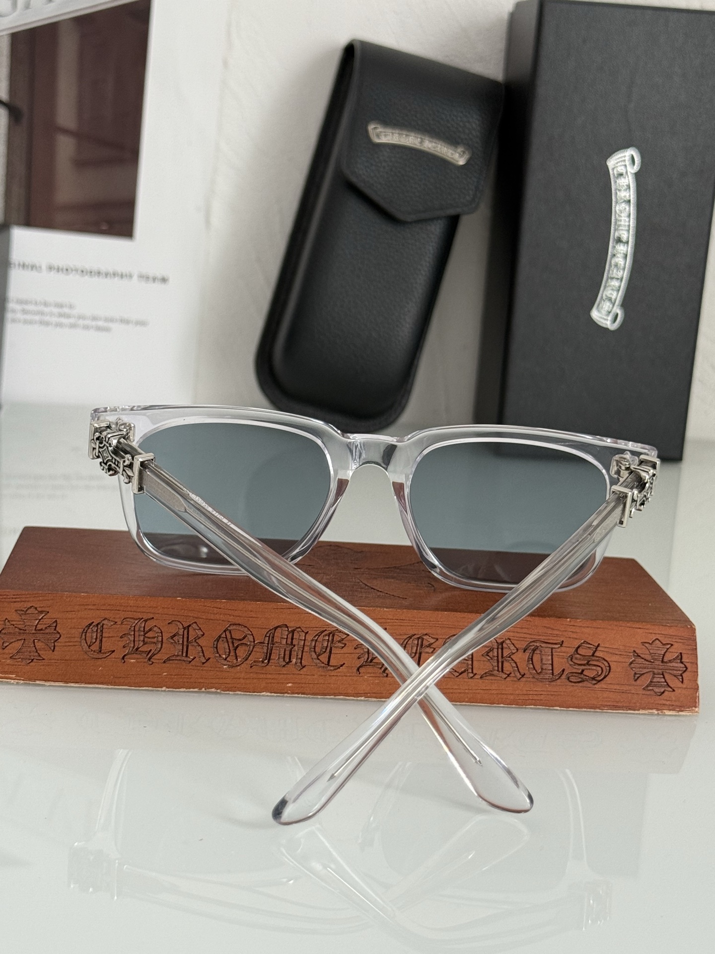 CHROME HEART 赞爆新款 细节完美   CH8002镜臂内外侧镶嵌立体十字架➕马蹄图案LOGO 哥特时期艺术气