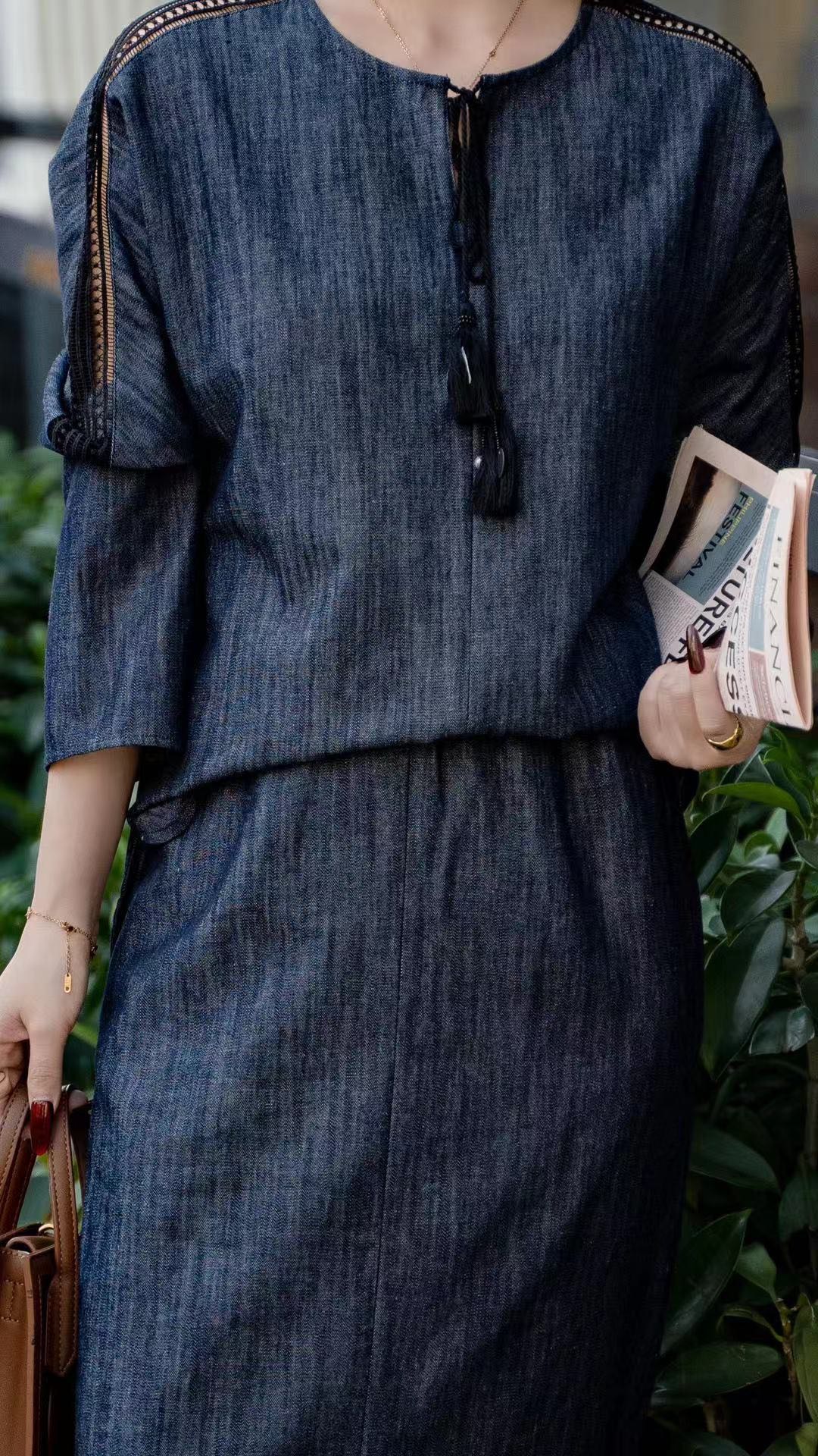 Chloe’s High-End Women’s Outfit: T-shirt, Semi-Skirt, Tiara – High-Quality and Stylish - 图片 8