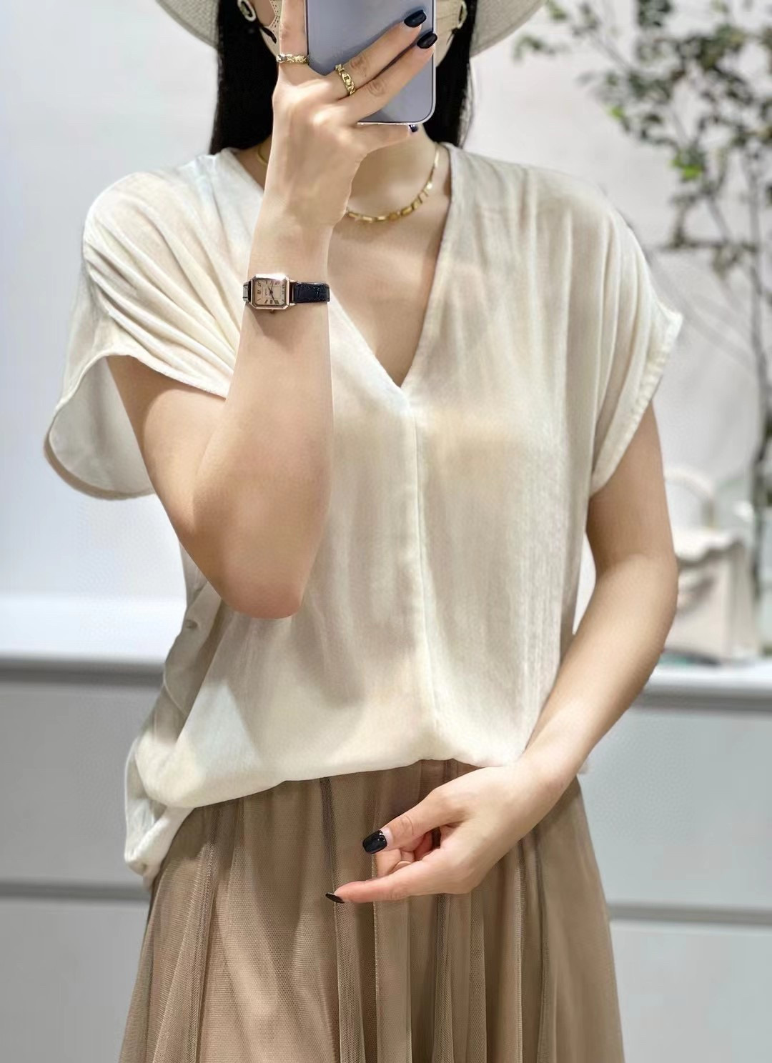 High-Quality Women’s Velvet Suit with V-Neck Style in Black/White, Sizes S-XXL - 图片 2