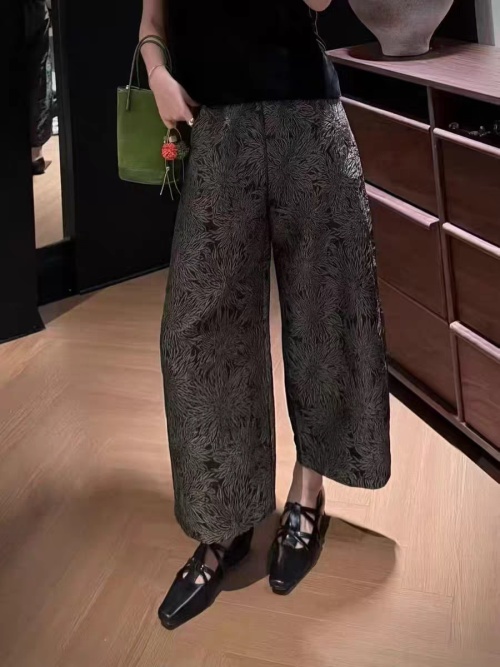 Elegant Jacquard Harem Pants - Retro Floral Design, Comfortable Silk Blend 1 Elegant Jacquard Harem Pants - Retro Floral Design, Comfortable Silk Blend