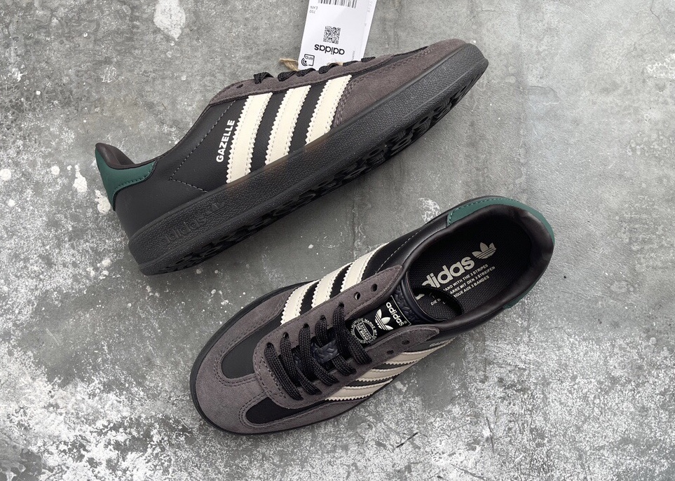 NO:272794,adidas Originals Gazelle INdoor Clover casual anti-slip wear-resistant low-top shoes Pure original version Excellent toe design Plastic outstanding fit Stable heel fits the foot curve design Soft elastic and comfortable Not easy to grind the feet Rubber sole with anti-slip texture design Smooth grip Official item number: IH0374J Size: 35 36 36.5 37.5 38 38.5 39 40 40.5 41 42 42.5 43 44 45,,adidas19860909adidas Originals Gazelle INdoor 三叶草休闲防滑耐磨低帮板鞋 纯原版本 鞋头出色设计 塑就出众贴合感 稳固的后跟贴合足部曲线设计 软弹舒适 不易磨脚 橡胶鞋底配合防滑纹路设计 平稳抓地 官方货号: IH0374J 尺码: 35 36 36.5 37.5 38 38.5 39 40 40.5 41 42 42.5 43 44 45,,adidas,Men's shoes