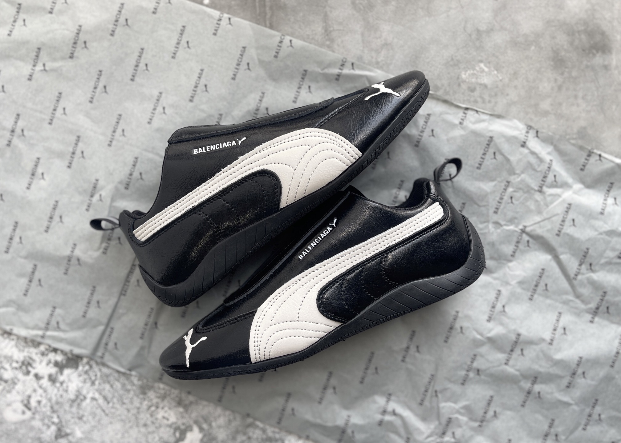 NO:574669,In stock Balenciaga19860909现货 Balenciaga x Puma Speedcat 联名款 极速赛车系列彪马低帮生活休闲鞋 货号406515-01 尺码36 37 37.5 38 38.5 39 40 40.5 41 42 42.5 43 44 44.5 45,,balenciaga,Men's shoes