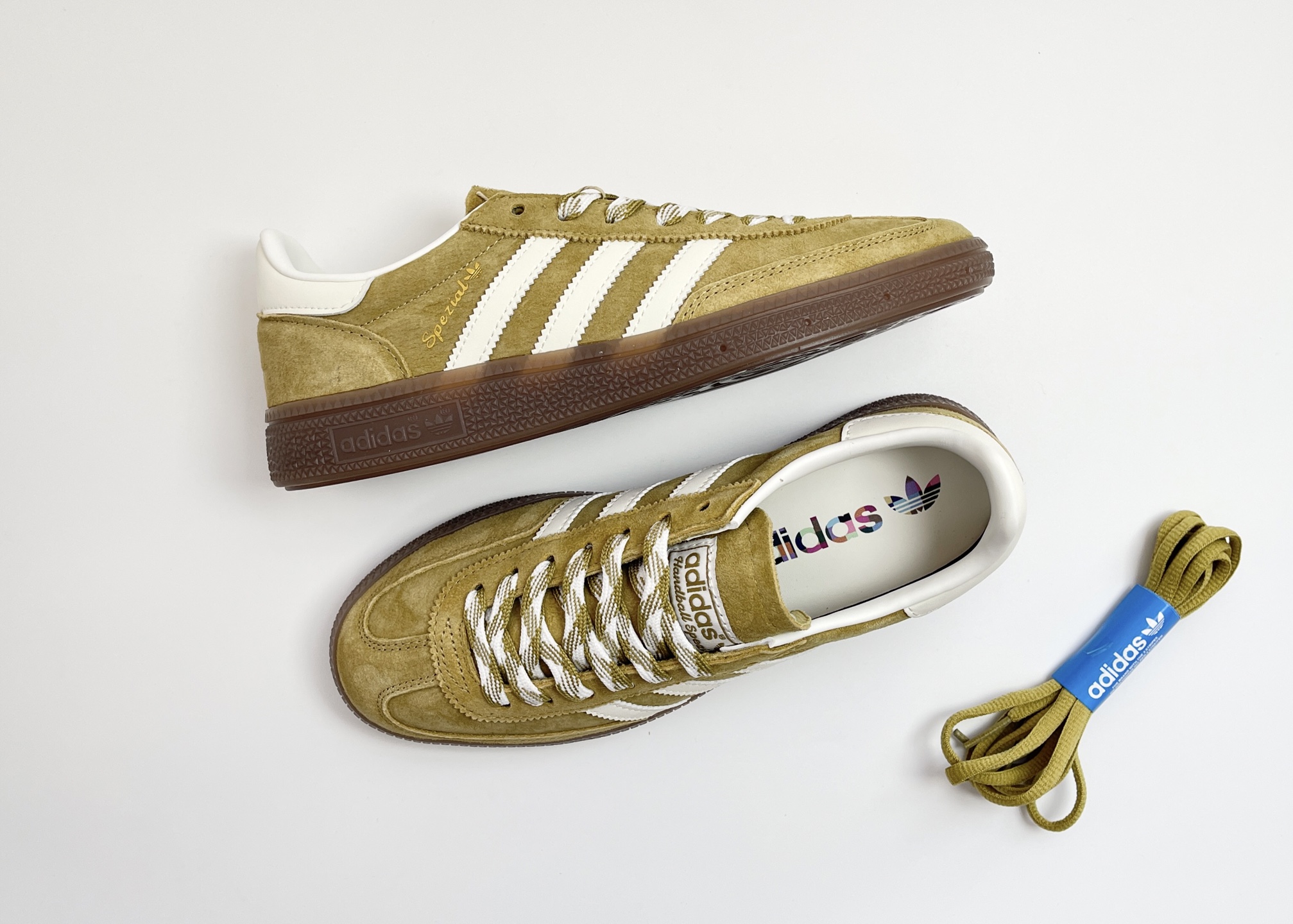 NO:664728,In stock Adidas Handball Spezial KI5938 Adidas classic retro casual sneakers #The whole shoe is made of suede. The beef tendon wear-resistant outsole is a sneaker carrying youthful feelings. The classic three stripes decorate the side of the shoe. The brand is clearly identifiable. Item No. kI5939 Size 35 36 36.5 37 38 38.5 39 40 40.5 41 42  42.5 43 44 44.5 45,,adidas19860909现货 Adidas Handball Spezial KI5938 阿迪达斯经典复古休闲板鞋 #全鞋采用反毛皮制作 牛筋耐磨大底 承载青春情怀的板鞋 经典三条杠装饰鞋侧 品牌辨识度清晰 货号kI5939 尺码35 36 36.5 37 38 38.5 39 40 40.5 41 42 42.5 43 44 44.5 45,,adidas,Men's shoes