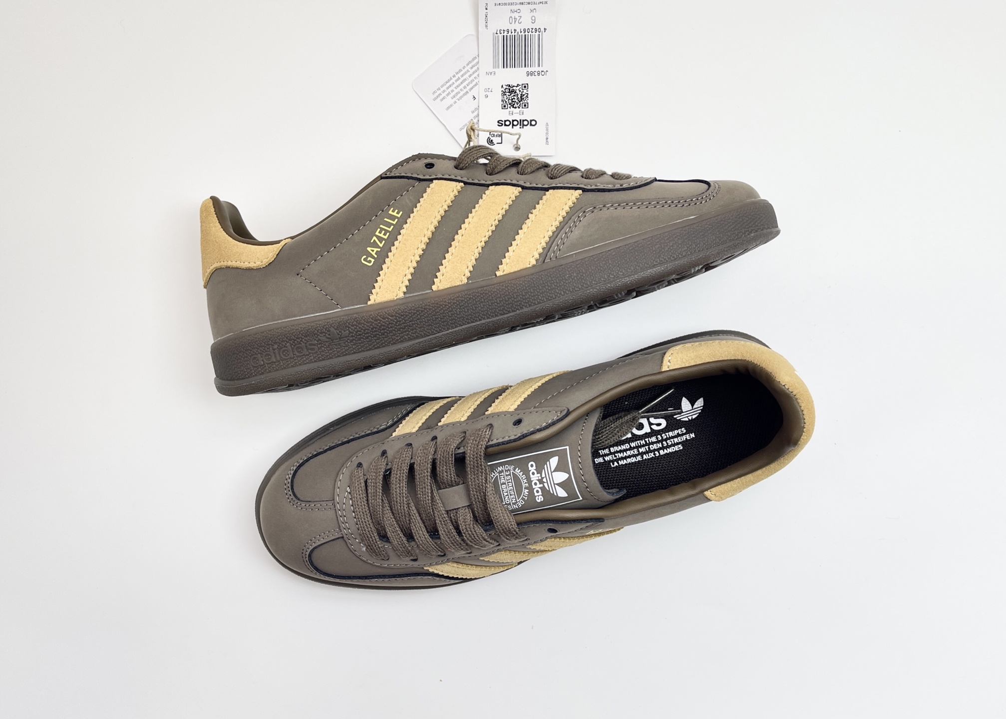 NO:664803,P In stock Adidas Originals Gazelle Indoor clover retro casual non-slip wear-resistant low-top sneakers Item No. JQ8386 Produced by a professional moral training factory All styles are developed from original shoes and made from original raw materials Outstanding quality Distinguished currency Perfect version Size 35.5 36 36.5 37 38 38.5 39 40 40.5 41 42 42.5  43 44 44.5 45 Code CLB240250,,adidas19860909P  现货 Adidas Originals Gazelle Indoor 三叶草复古休闲防滑耐磨低帮板鞋 货号JQ8386 专业德训大厂出品 所有款式均为原鞋开发 原厂原材料打造 品质出众 区别通货 版型完美 尺码35.5 36 36.5 37 38 38.5 39 40 40.5 41 42 42.5 43 44 44.5 45 编码CLB240250,,adidas,Men's shoes