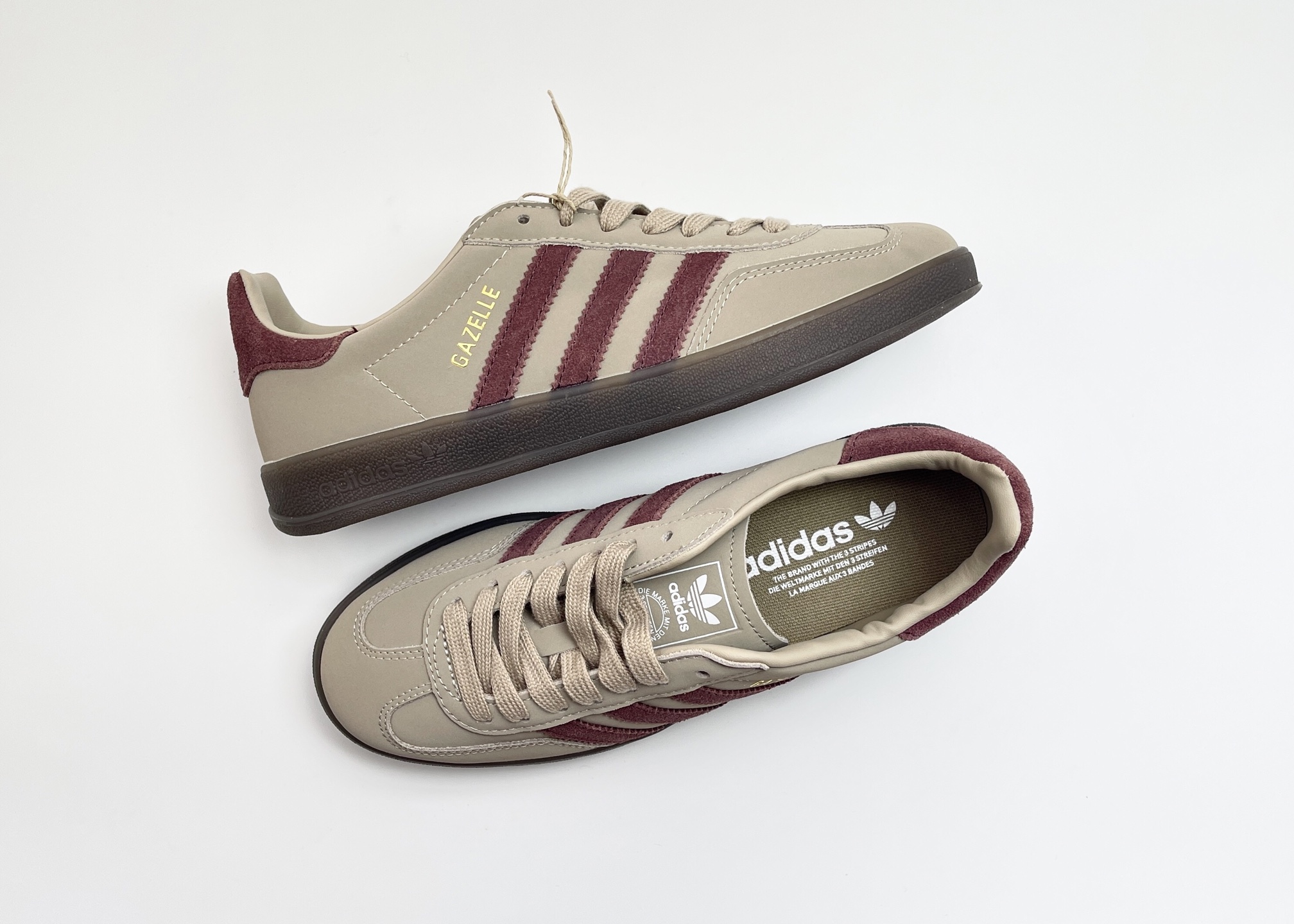 NO:664810,P In stock Adidas Originals Gazelle Indoor clover retro casual non-slip wear-resistant low-cut sneakers Item No. JQ8387 Produced by a professional moral training factory All styles are developed from original shoes and made from original raw materials Outstanding quality Distinguished currency Perfect version Size 35.5 36 36.5 37 38 38.5 39 40 40.5 41 42 42.5  43 44 44.5 45 Code CLB240250,,adidas19860909P  现货 Adidas Originals Gazelle Indoor 三叶草复古休闲防滑耐磨低帮板鞋 货号JQ8387 专业德训大厂出品 所有款式均为原鞋开发 原厂原材料打造 品质出众 区别通货 版型完美 尺码35.5 36 36.5 37 38 38.5 39 40 40.5 41 42 42.5 43 44 44.5 45 编码CLB240250,,adidas,Men's shoes