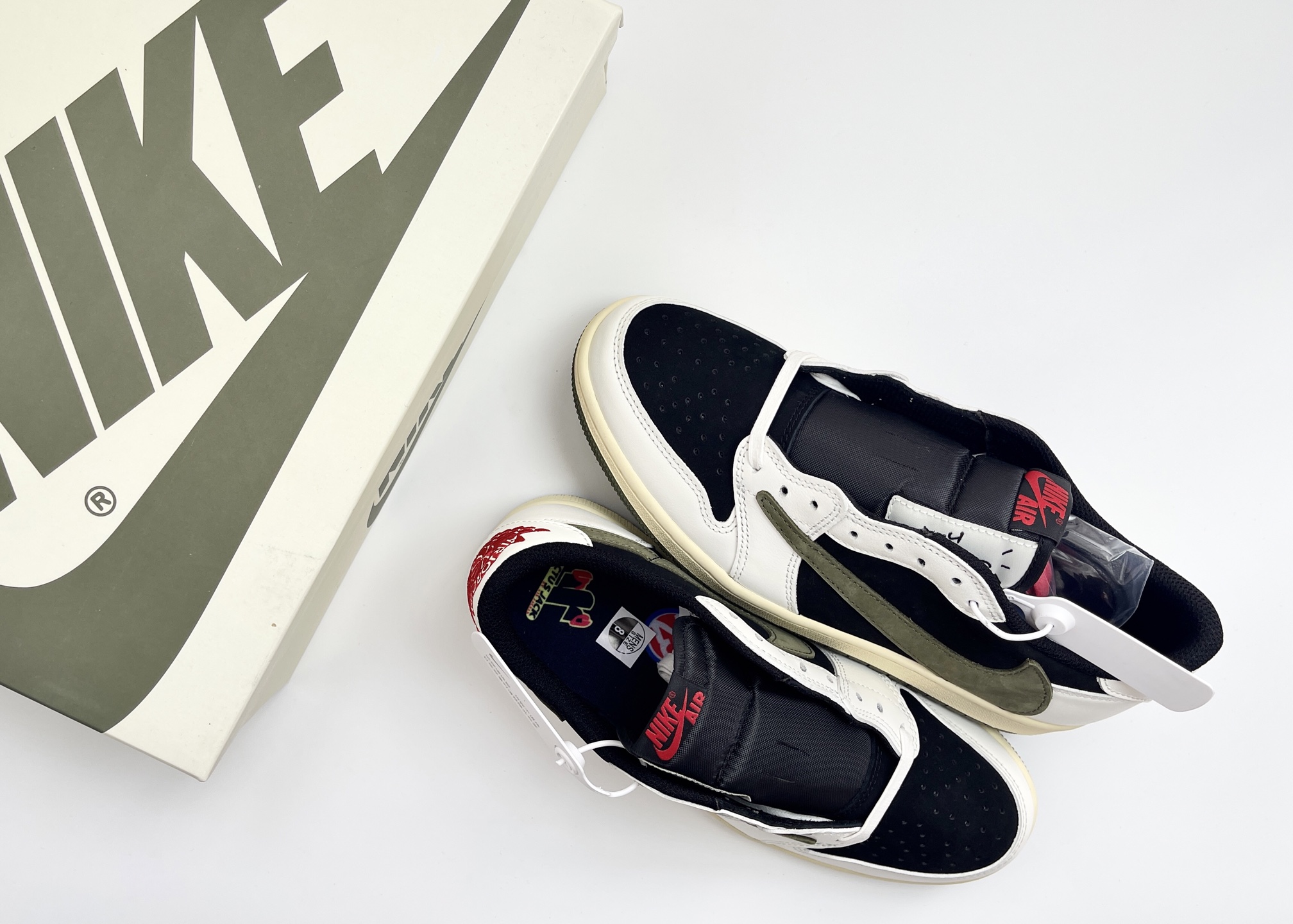 NO:664683,High version, pure original quality, first-class quality control-free product, continuous color matching, original shoe development, restoration of company-level Travis Scott  45 46 47.5,19860909高版本 纯原品质 一流品控免检产品 配色持续更新 原鞋开发 还原公司级Travis Scott x Jordan Air Jordan 1 Low 'Medium Olive' 联名款 黑绿橄榄 货号DZ4137-106 尺码36 36.5 37 38 38.5 39 40 40.5 41 42 42.5 43 44 44.5 45 46 47.5,,Men's shoes