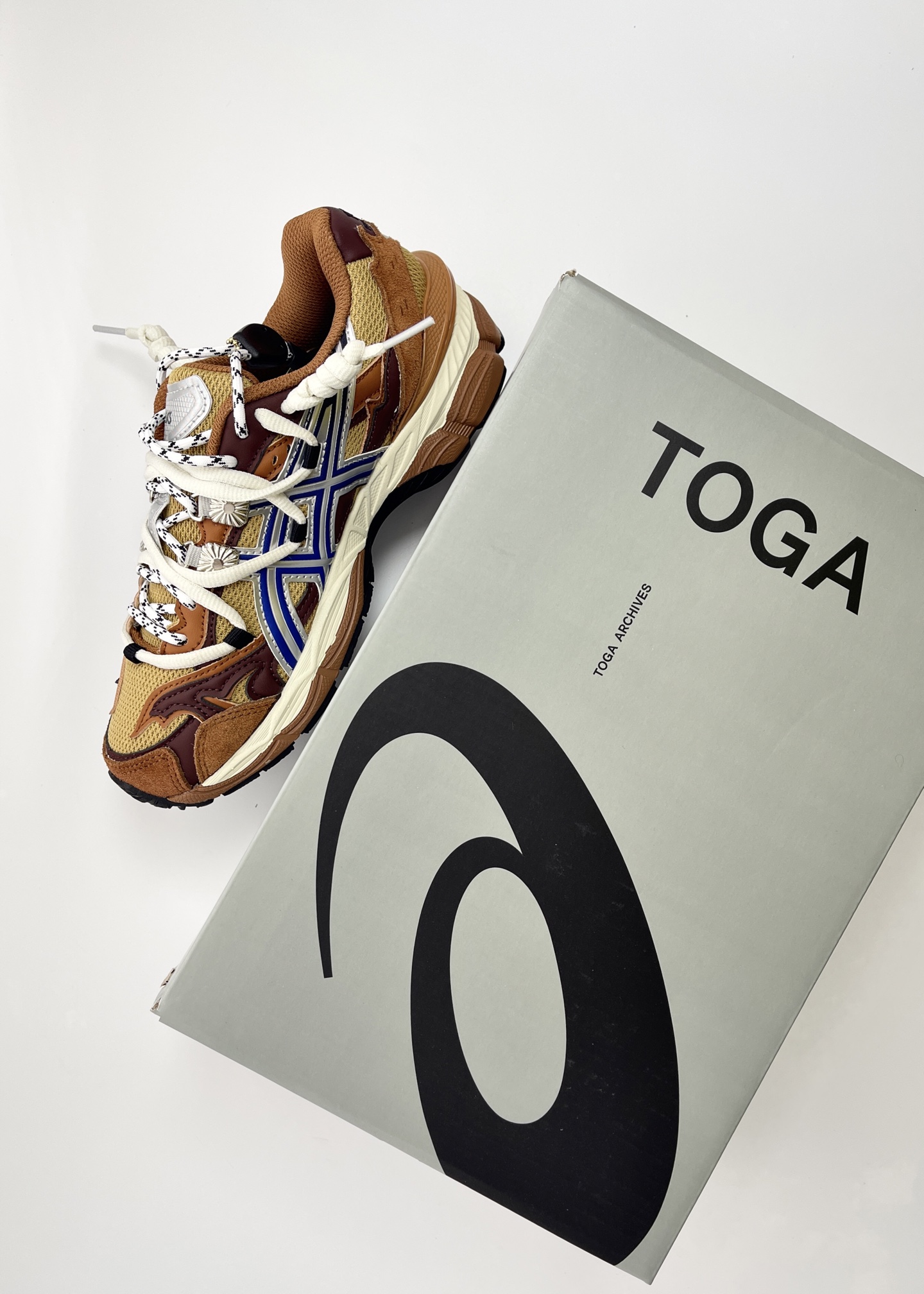 Asics TOGA Archives Gel-Cumulus 16 TG женские кроссовки