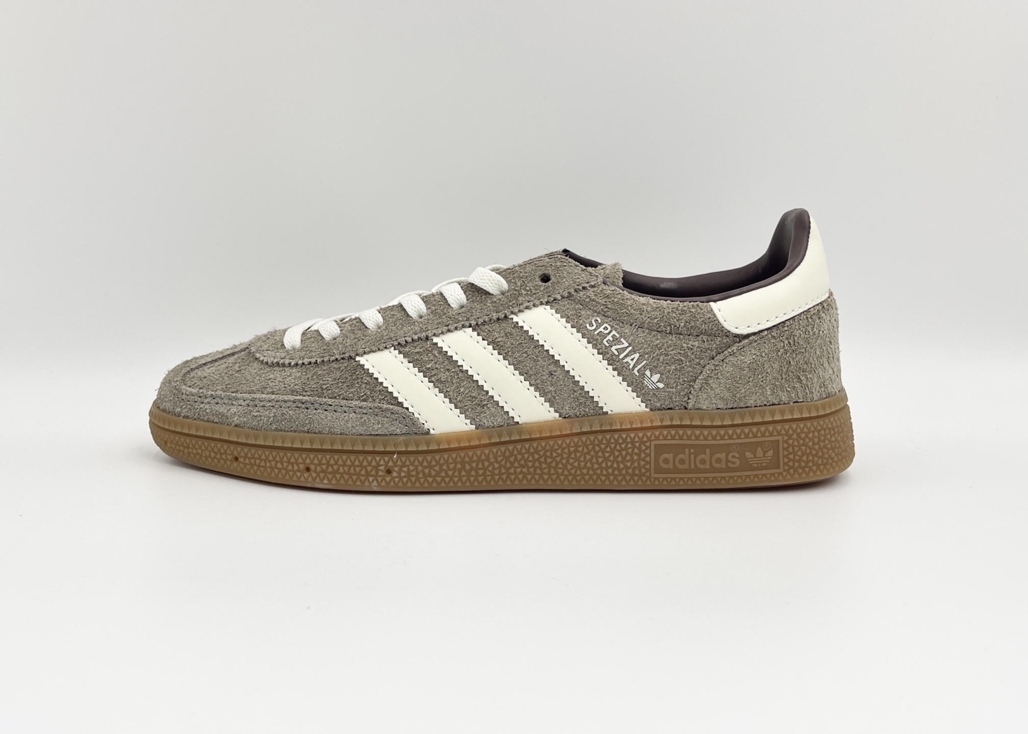 NO:780089,Ready stock High quality Adidas Handball Spezial retro item Adidas classic retro casual sneakers #Developed and produced by the original factory. The leather is cleanly cut without any burrs. The details of the shoe shape are perfect. Ultra-high cleanliness. Item number IF6490 Size 35.5 36 36.5 37 38 38.5 39 40 40.5 41 42 42.5 43 44  45,,adidas19860909现货 高品质 Adidas Handball Spezial 复古单品 阿迪达斯经典款复古休闲板鞋 #原厂原档案开发出品 皮料切割干净无任何毛边 鞋型细节完美 超高清洁度 货号IF6490 尺码35.5 36 36.5 37 38 38.5 39 40 40.5 41 42 42.5 43 44 45,,adidas,Men's shoes