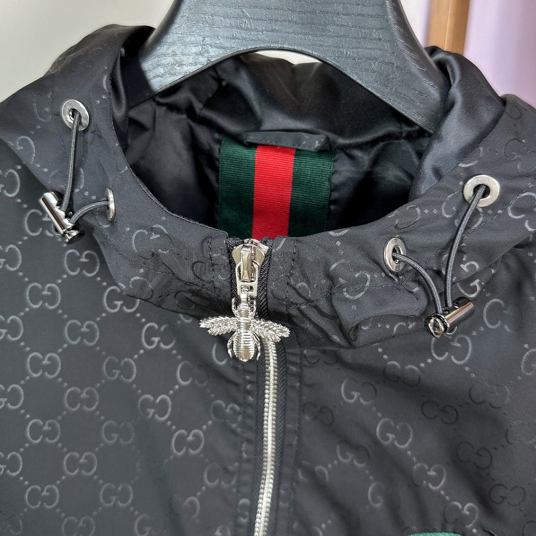 Gucci古奇开春新款经典爆款夹克推荐！男士外套时尚休闲外套夹克高织超细腻的高科技爽滑复合布材质面料的质