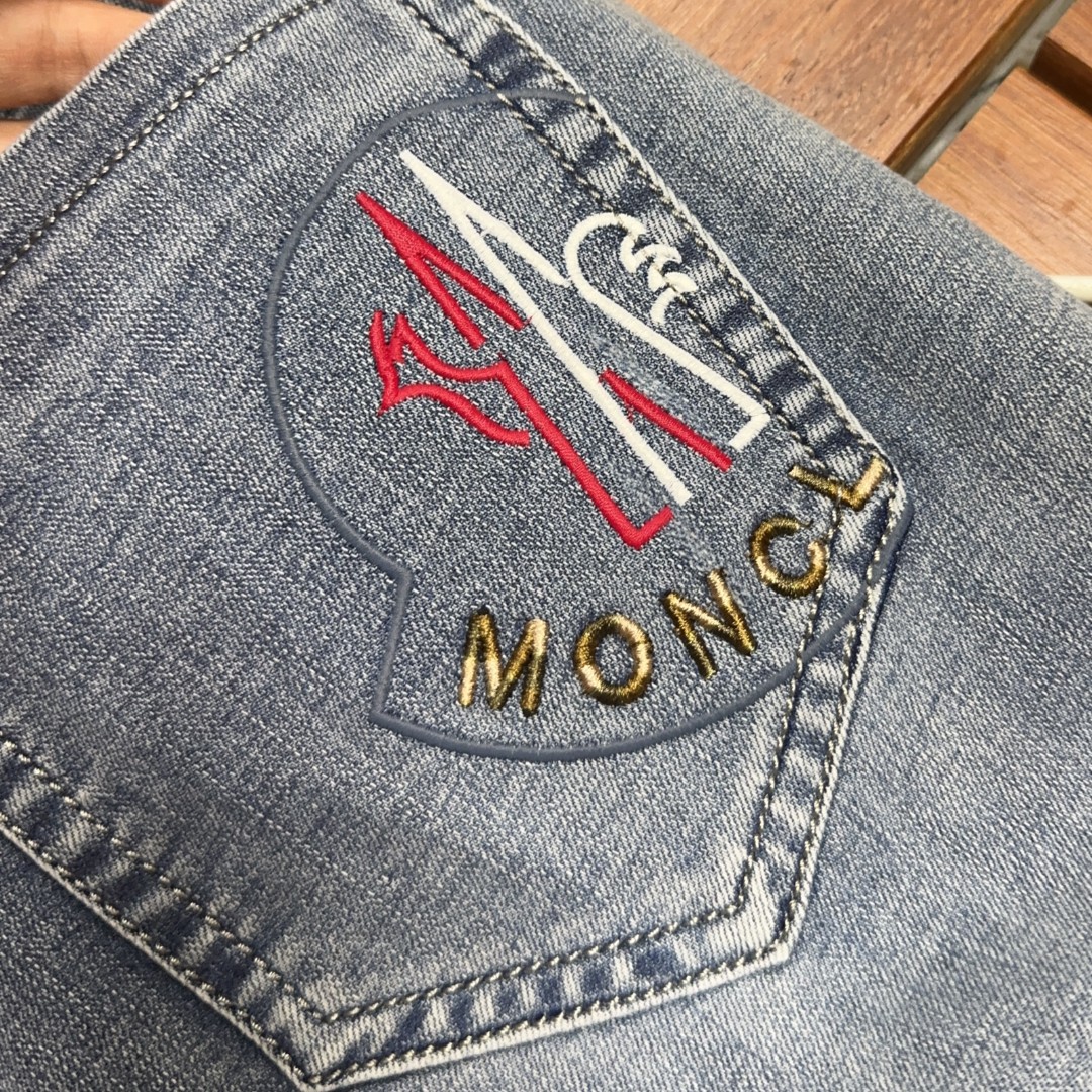 Moncler蒙口新款新品专柜有售实体店极品牛仔裤专柜原版1:1好货适合各个年龄段市场最高版本的欧洲进口