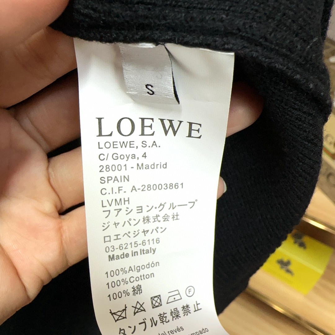 Loewe罗意威采用100%真羊毛混纺材质柔顺保暖顶尖抗起球性能采用进口日本岛精无缝电脑横机全卷边编织单