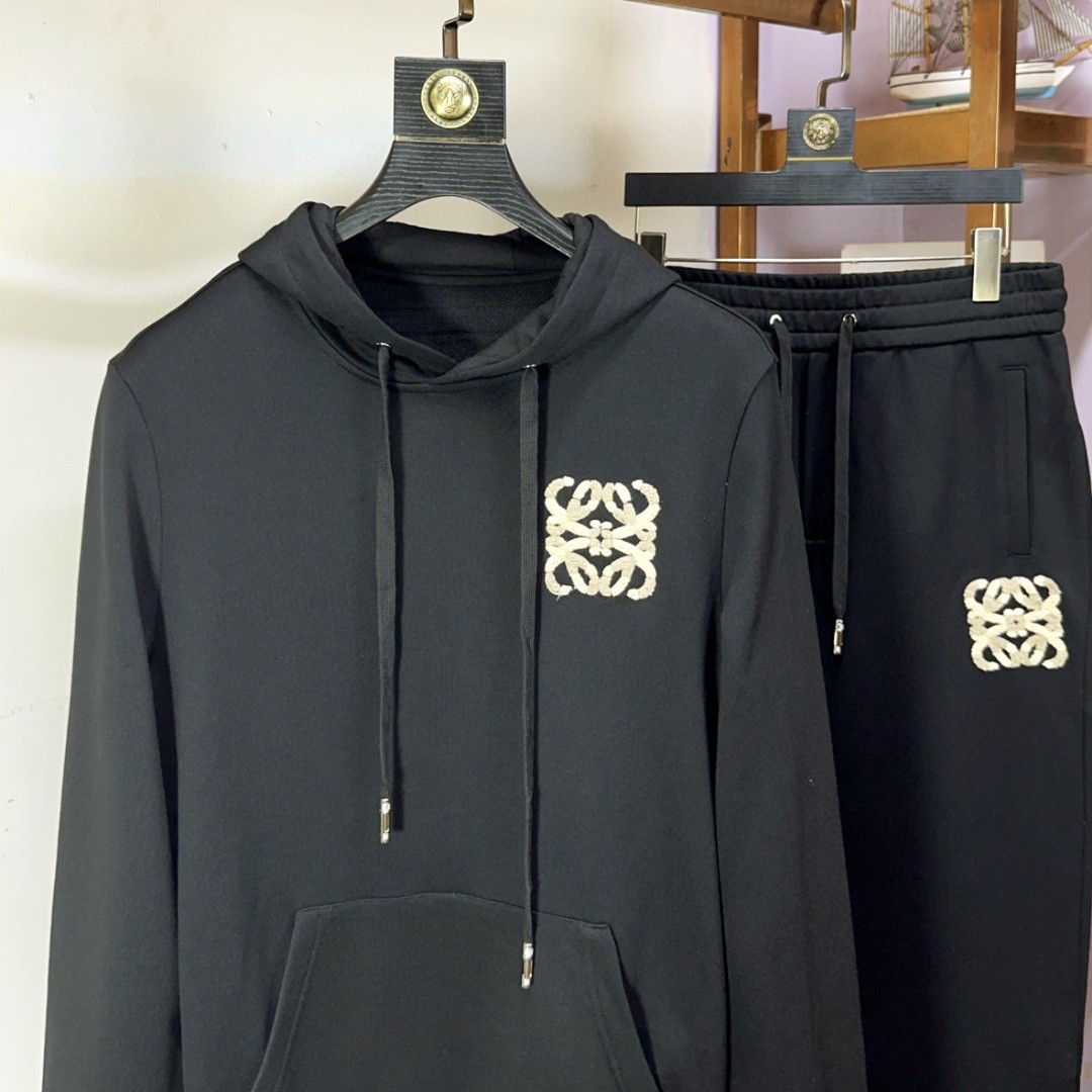  🐮 狠货来袭 🐮 Loewe 罗意威 🔥🤴🏻 秋冬季新款 专注官网原版 全新爆款开衫套装 原版11🇭🇰