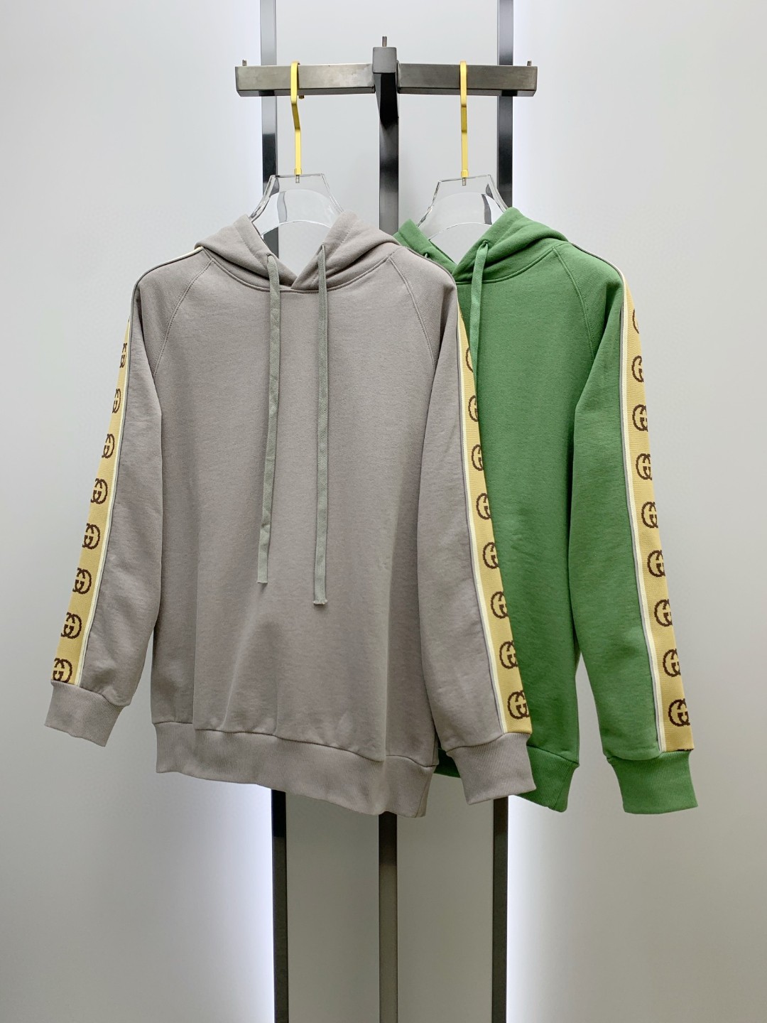 NO:116581,Gucci's latest hooded sweatshirt, exclusively available!  Original reproduction, exclusive design, super craftsmanship!  Extremely luxurious!  Excellent style!  Size xs-l, gucci, hoodie, sweatshirts, hats, alexander wang19860909古驰 最新款连帽 卫衣,独家发售！原版复刻,独家设计,超强工艺！极其奢华！版型超赞！ 尺码 xs-l,,gucci,hoodie,sweatshirts,hats,alexander wang,Men's clothing
