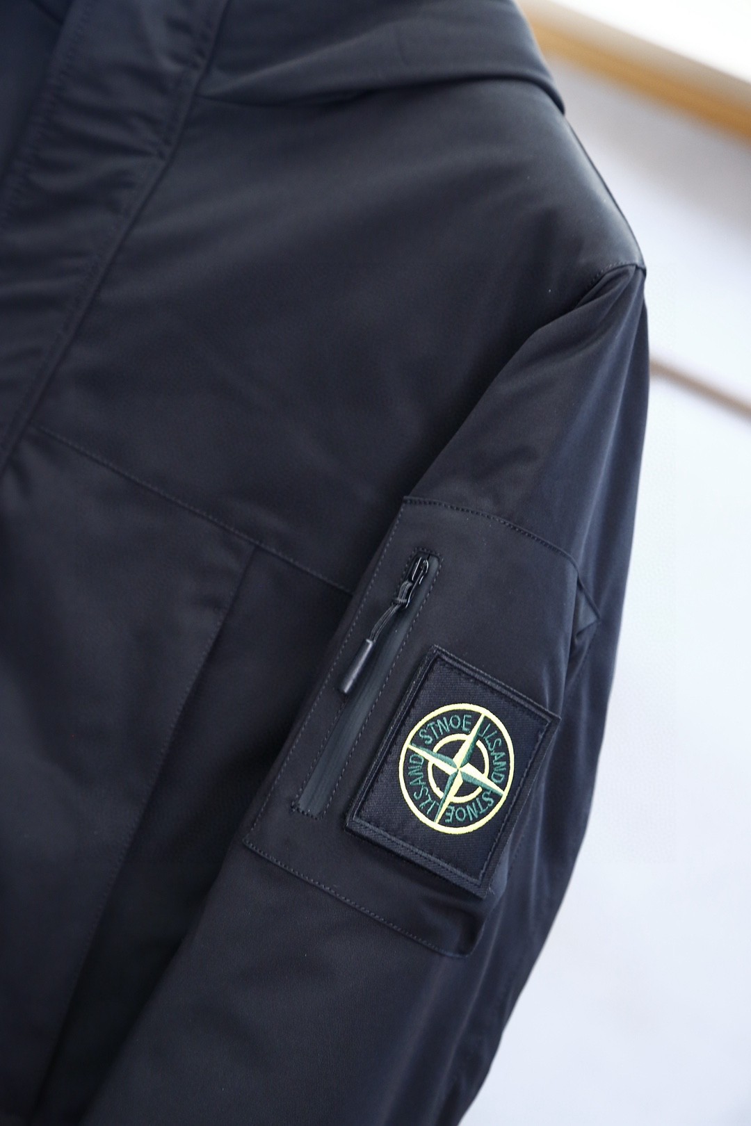 🔥🔥  石头岛 连帽新款羽绒服-外贸公司订单 简约休闲时尚，舒适柔软，软壳弹力聚酯纤维面料内里填充90鸭