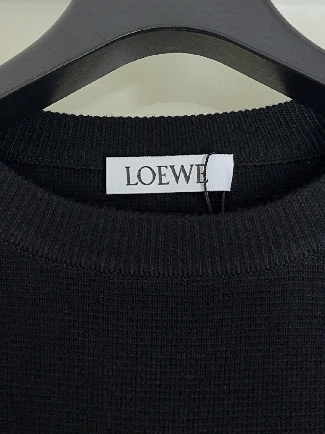 🔥🔥  🐮 Loewe 罗意威 🔥🆕顶级长袖圆领百搭毛衣 👍采用100%真羊毛混纺材质，柔顺保暖，顶尖抗