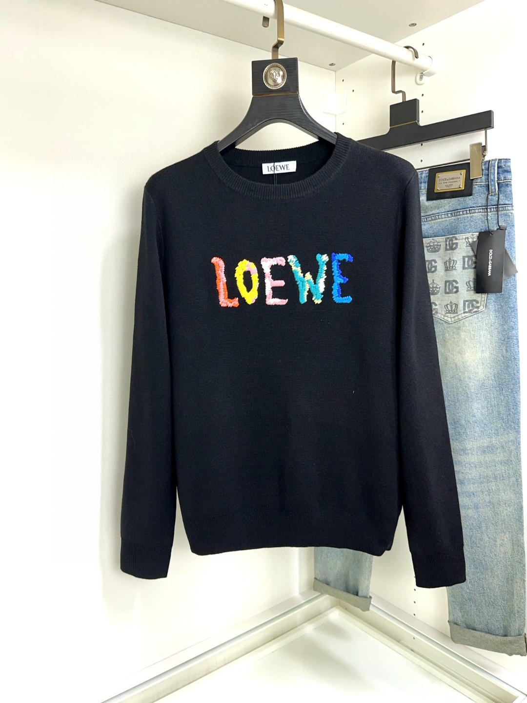 🔥🔥  🐮 Loewe 罗意威 🔥🆕顶级长袖圆领百搭毛衣 👍采用100%真羊毛混纺材质，柔顺保暖，顶尖抗