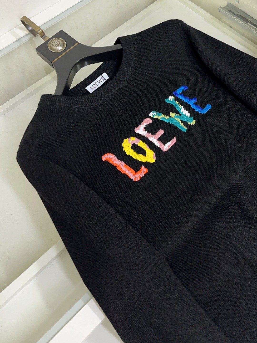 🔥🔥  🐮 Loewe 罗意威 🔥🆕顶级长袖圆领百搭毛衣 👍采用100%真羊毛混纺材质，柔顺保暖，顶尖抗