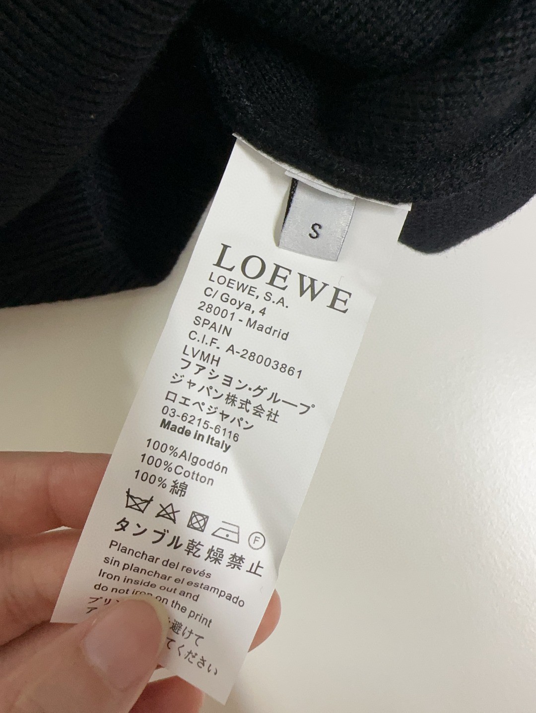 🔥🔥  🐮 Loewe 罗意威 🔥🆕顶级长袖圆领百搭毛衣 👍采用100%真羊毛混纺材质，柔顺保暖，顶尖抗