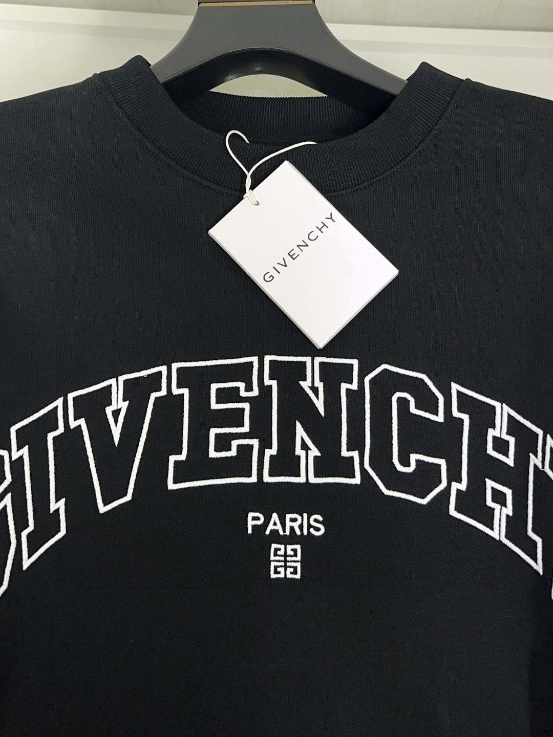 🔥🔥  Givenchy 纪梵希 秋季经典圆领卫衣！ 经典永不过时 细看工艺采用皮绣的工艺呈现，时尚潮流