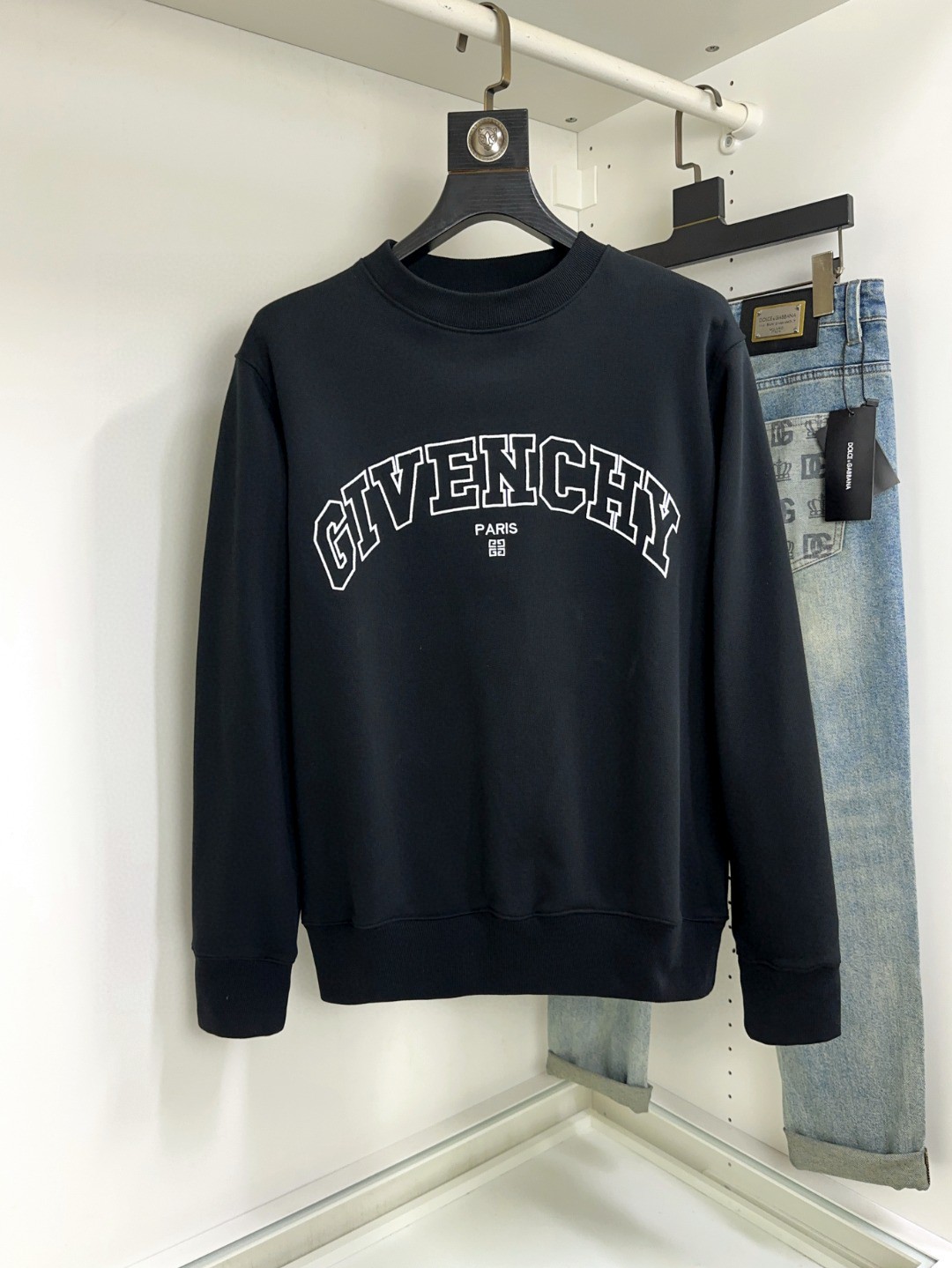 🔥🔥  Givenchy 纪梵希 秋季经典圆领卫衣！ 经典永不过时 细看工艺采用皮绣的工艺呈现，时尚潮流