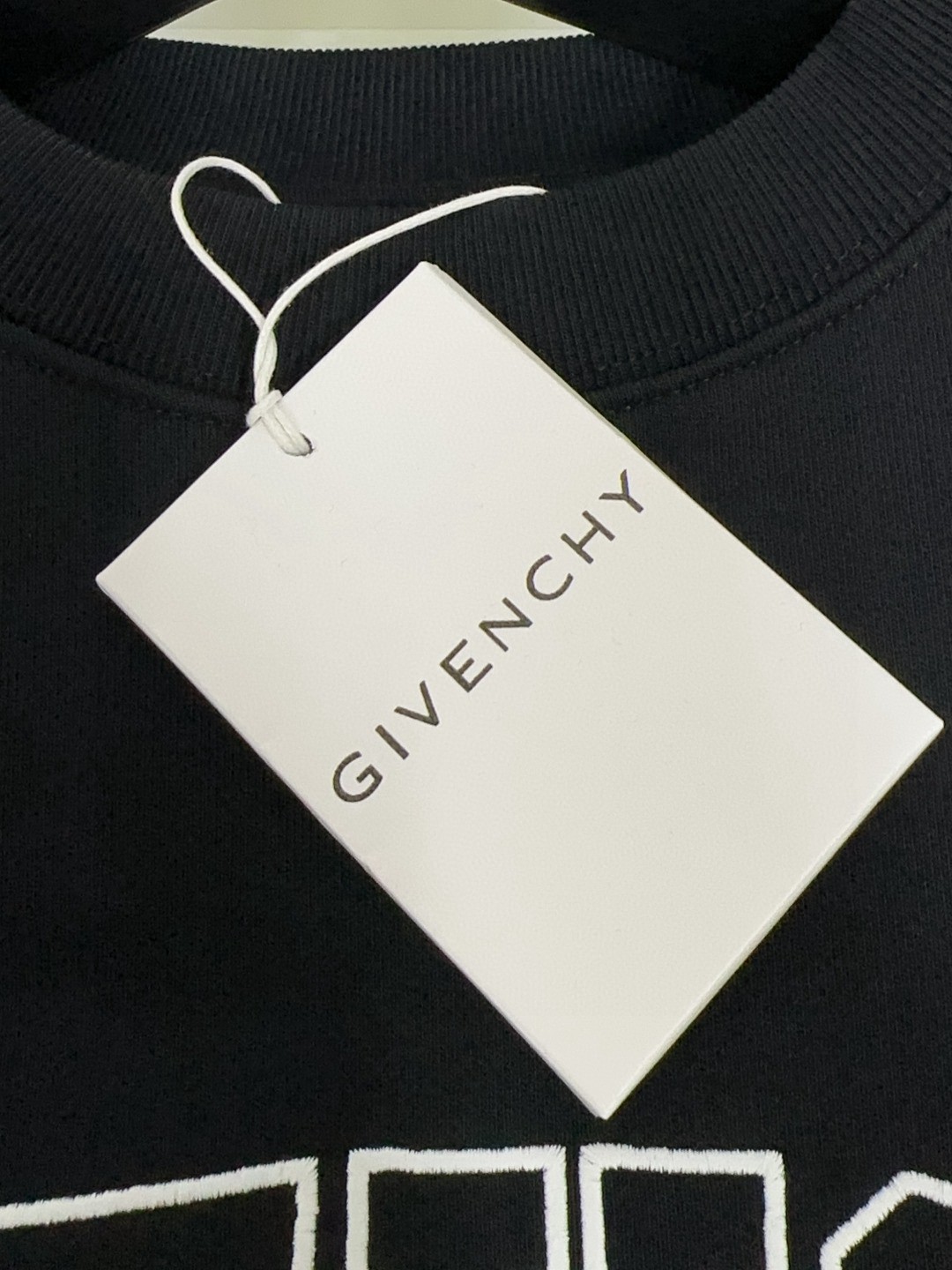 🔥🔥  Givenchy 纪梵希 秋季经典圆领卫衣！ 经典永不过时 细看工艺采用皮绣的工艺呈现，时尚潮流