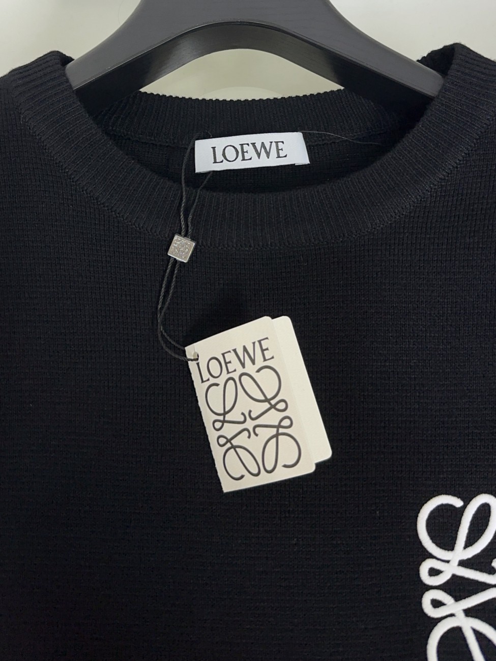 🔥🔥  🐮 Loewe 罗意威 🔥🆕 顶级时尚高端毛衣 👍高级定制百搭款，意大利进口面料🐮任何人都可以轻