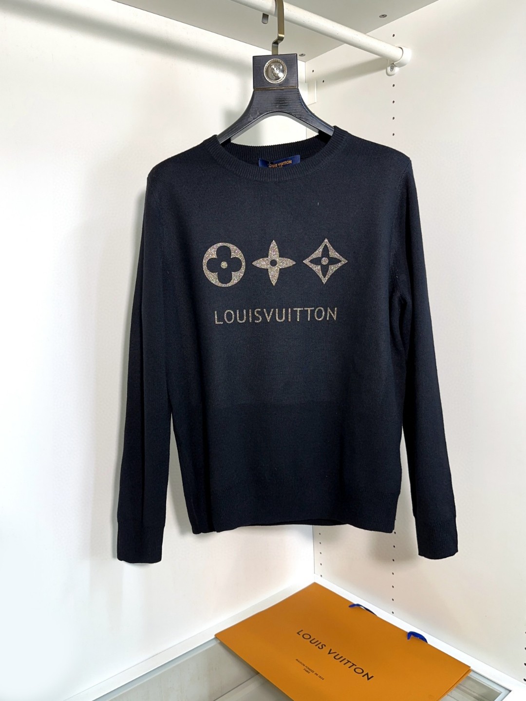 🔥🔥  🐮 LV 路易威登🔥采用100%真羊毛混纺材质，柔顺保暖，顶尖抗起球性能。采用进口日本岛精无缝电